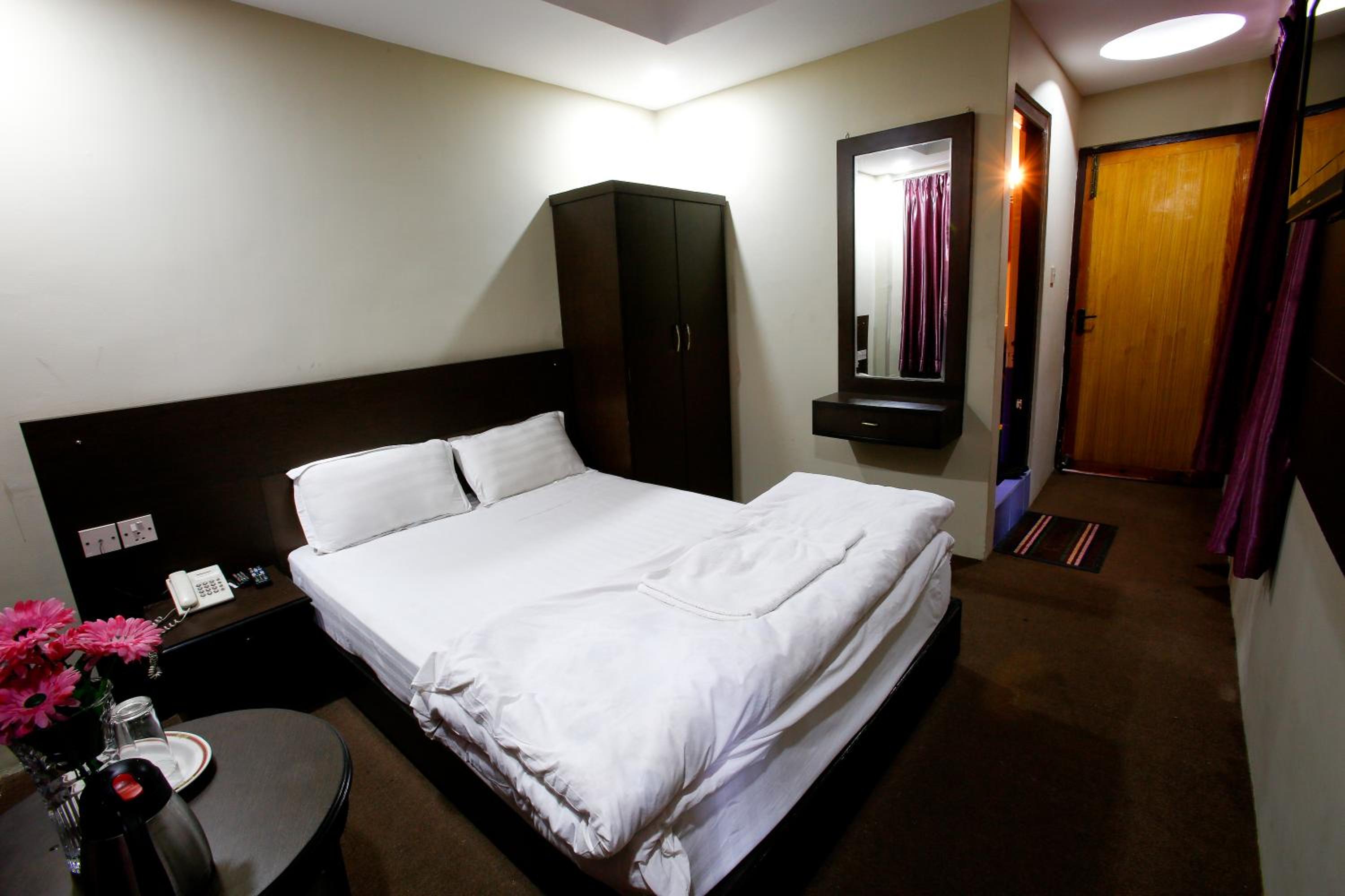 Standard Double or Twin Room - Photo 1