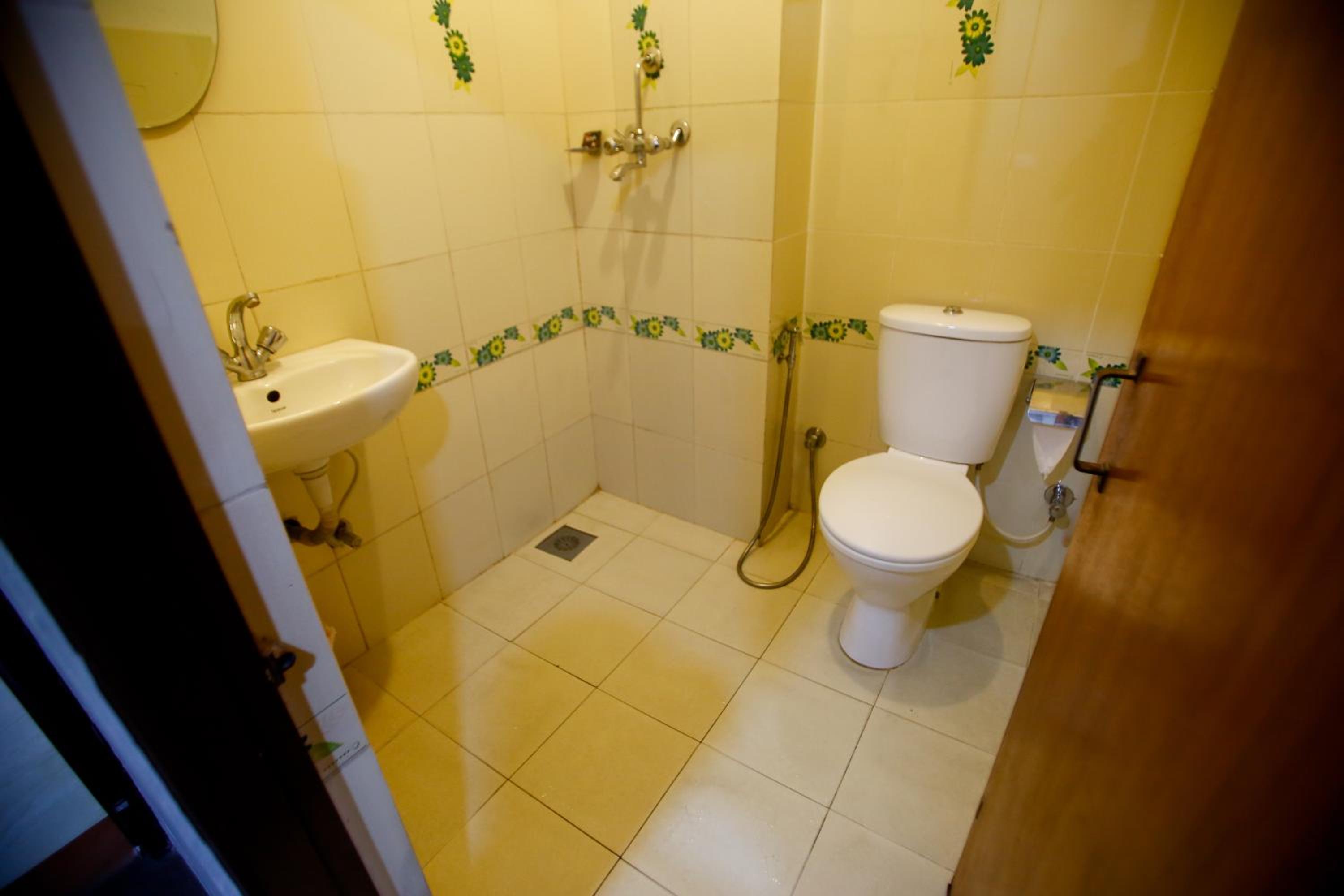 Standard Double or Twin Room - Photo 4