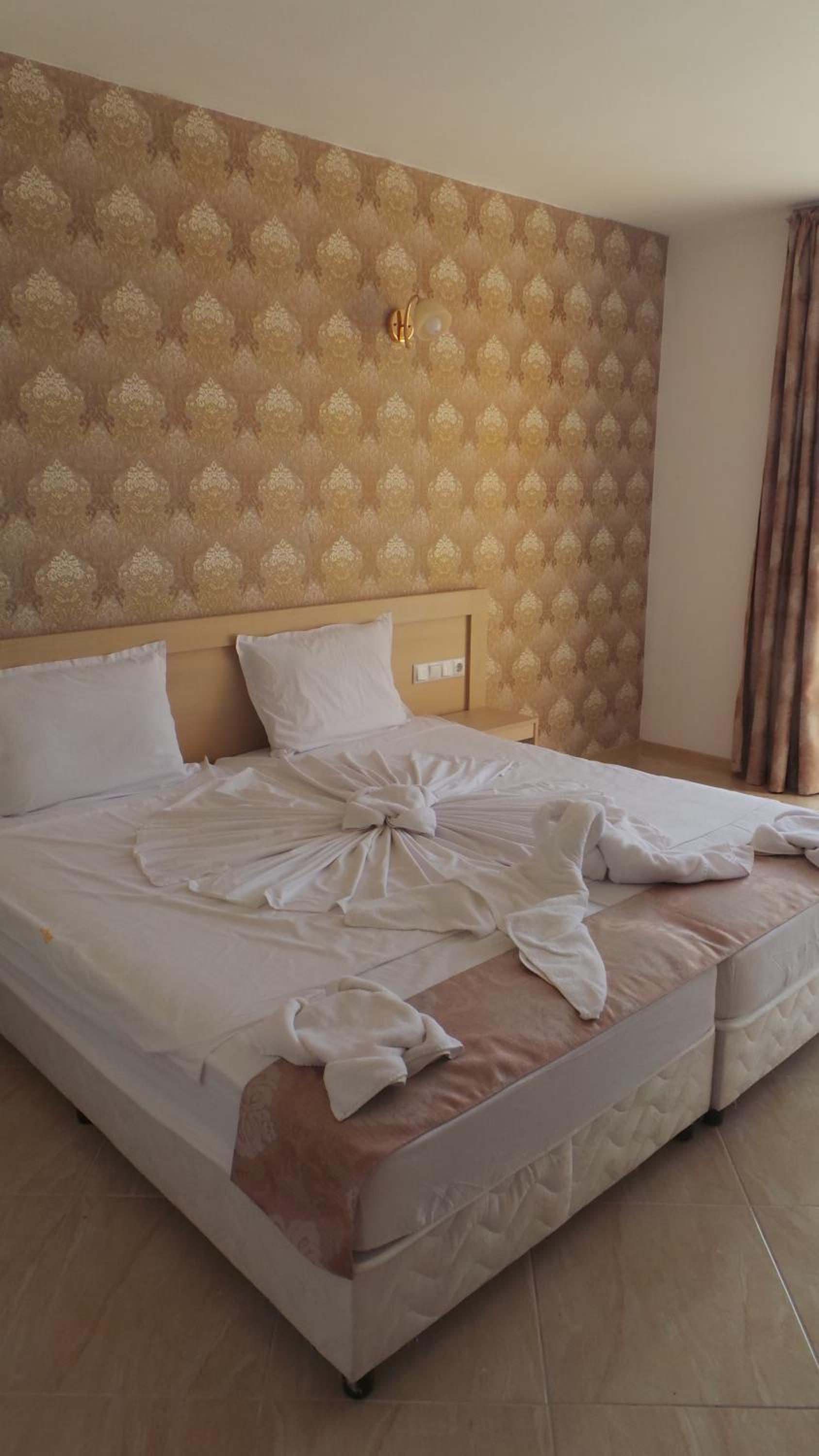 Twin Room (2 Adults + 2 Children) photo 3