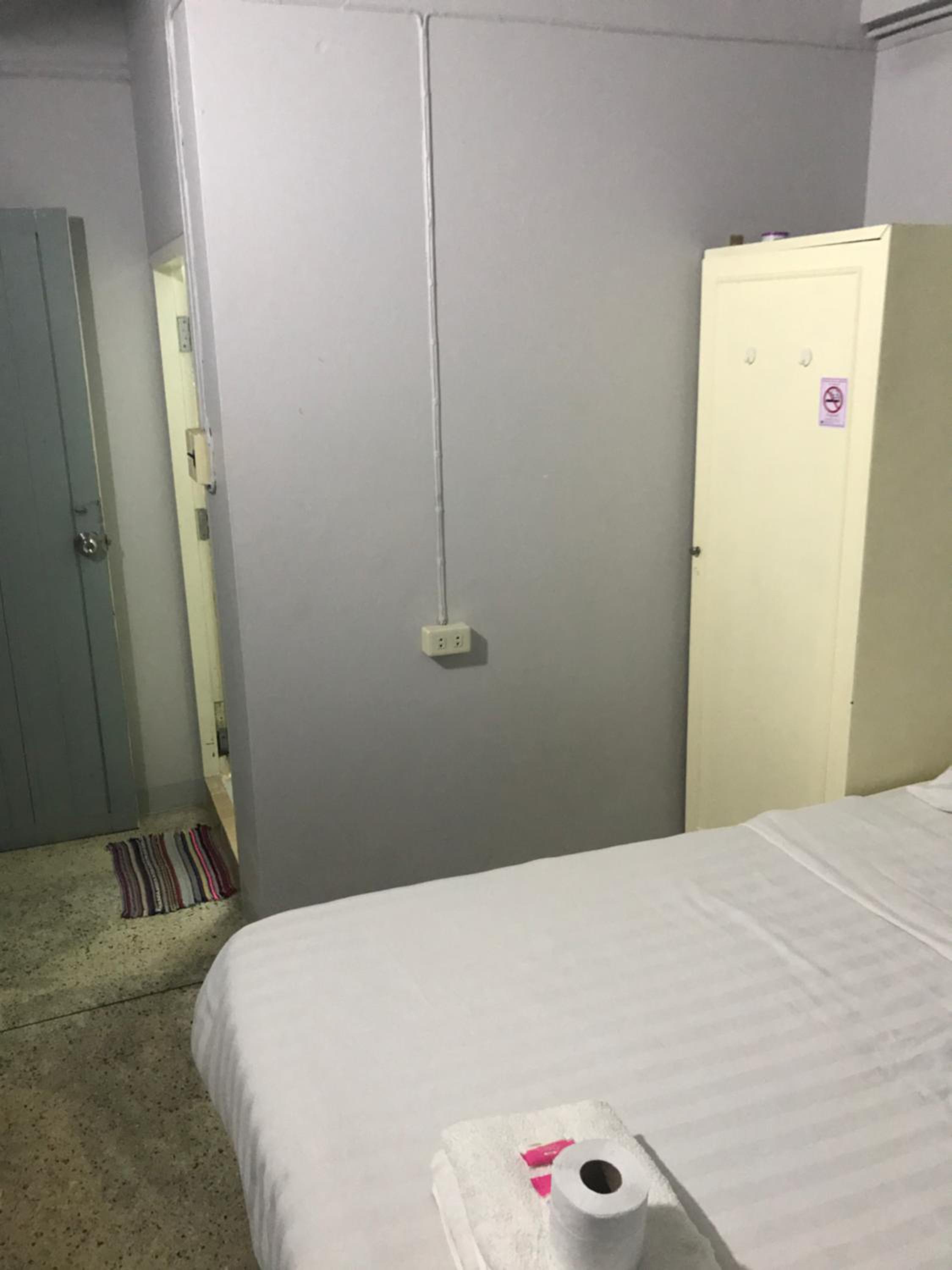 Economy Double Room - Photo 6