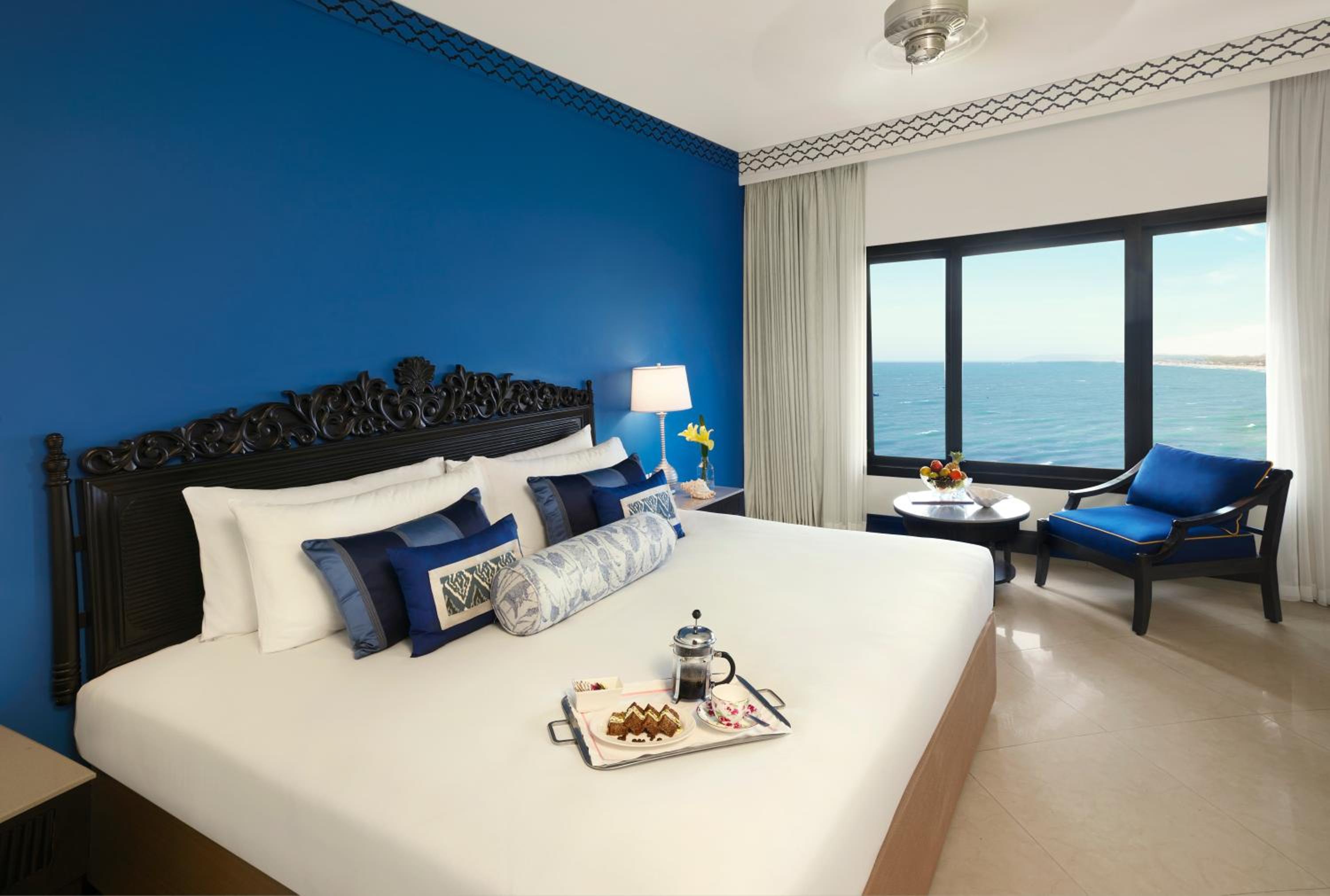 Deluxe Room Sea View - King Bed - 15% Discount on Food & Beverages, SPA