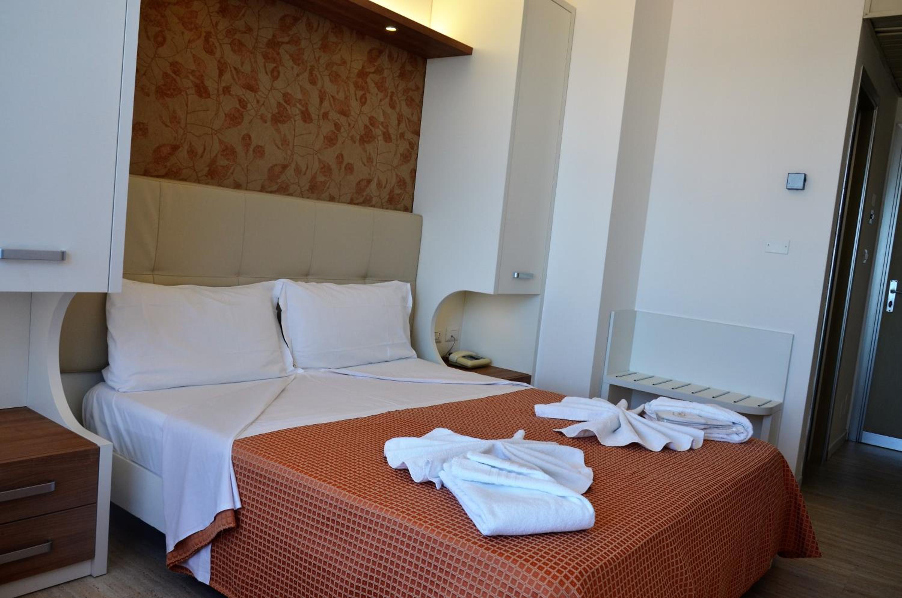 Triple Room with Balcony - Photo 6