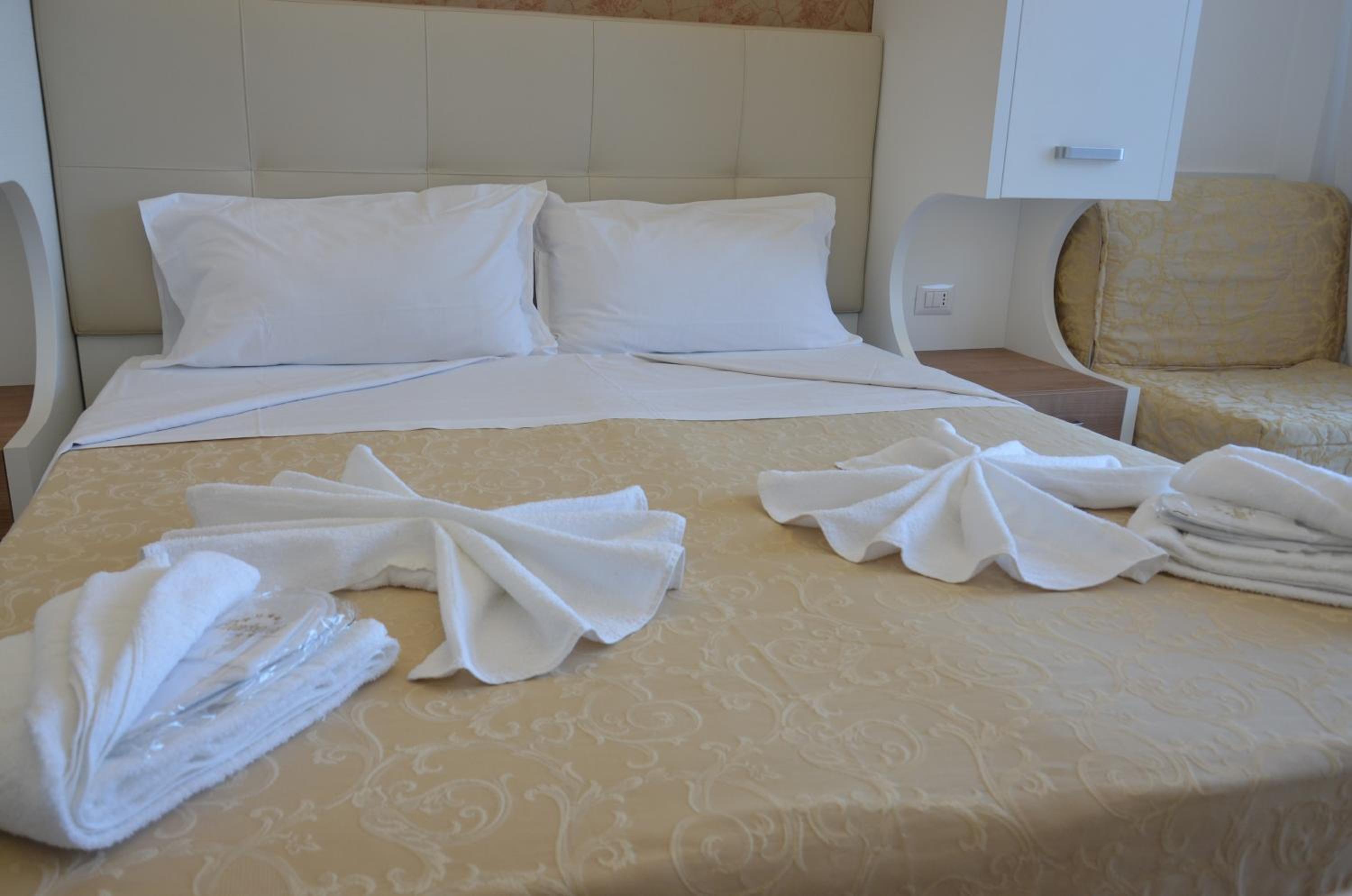Triple Room with Balcony - Photo 22