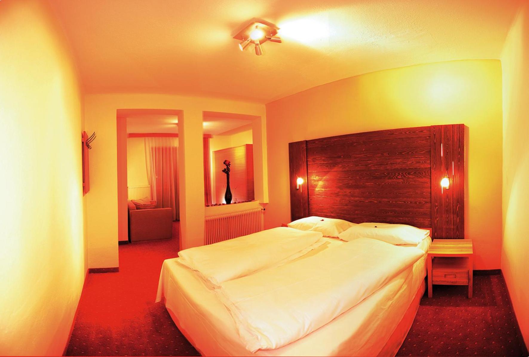 Suite with Balcony - Photo 4