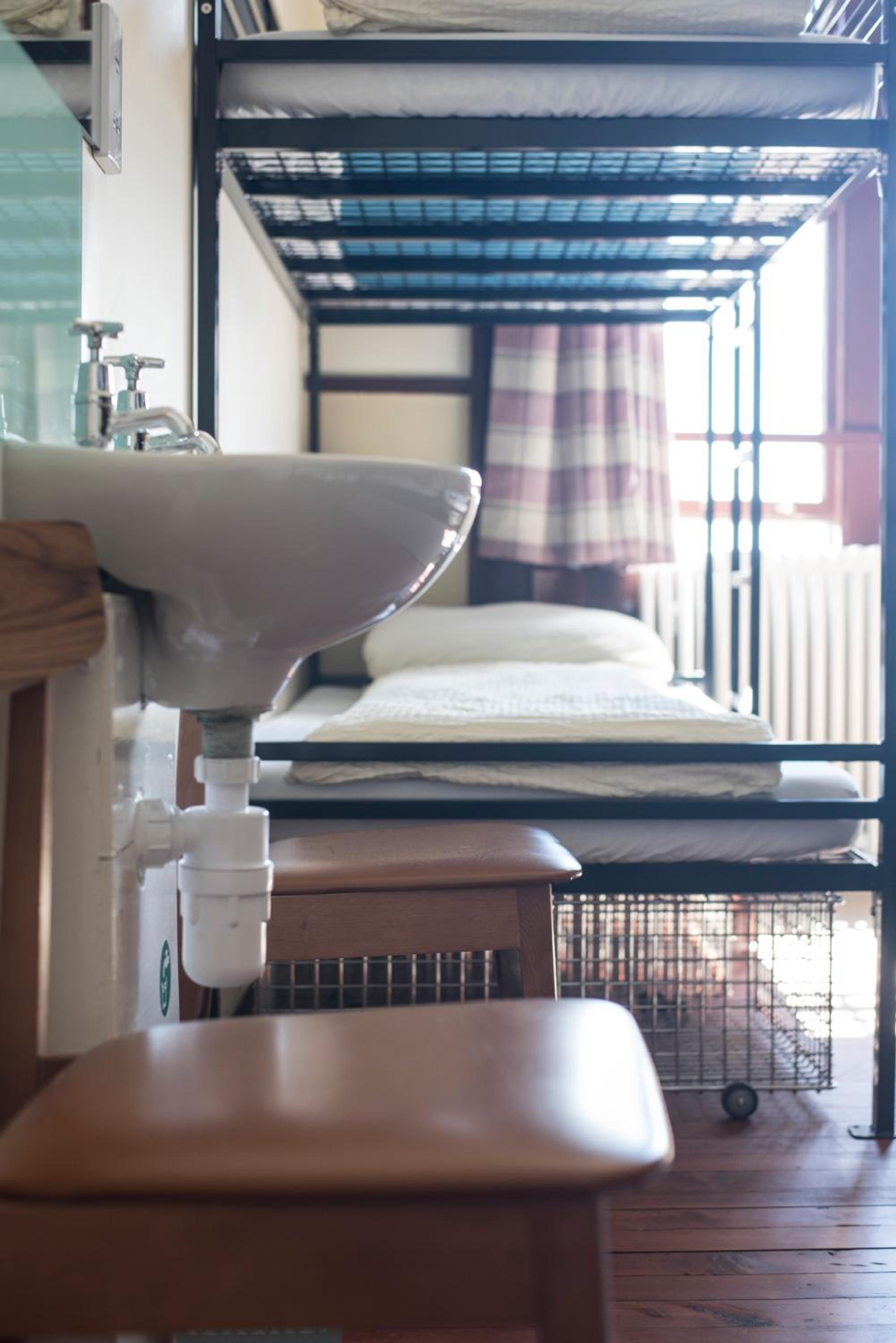 Bed in 8-Bed Mixed Dormitory Room photo 1