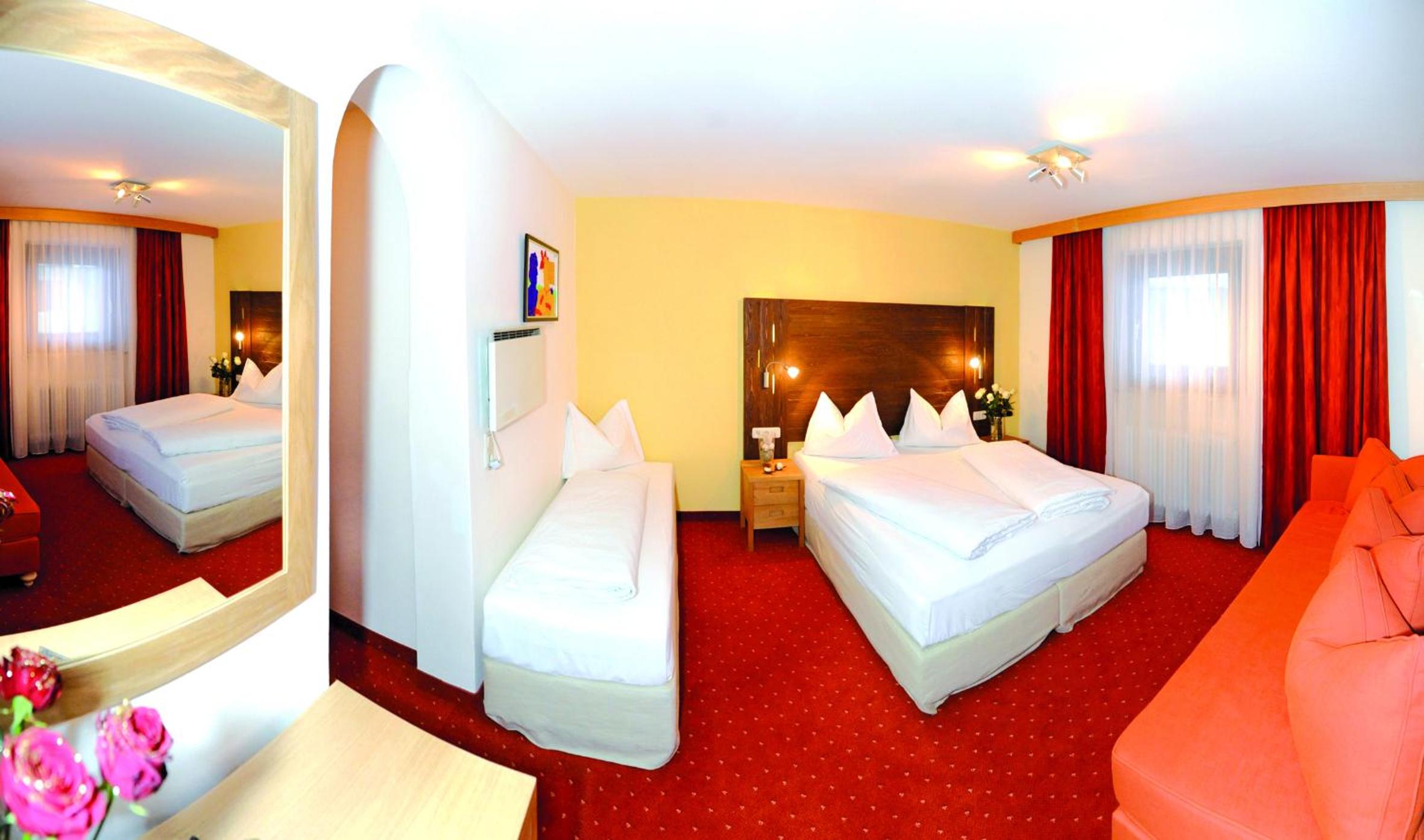 Superior Double Room with Balcony - Photo 5