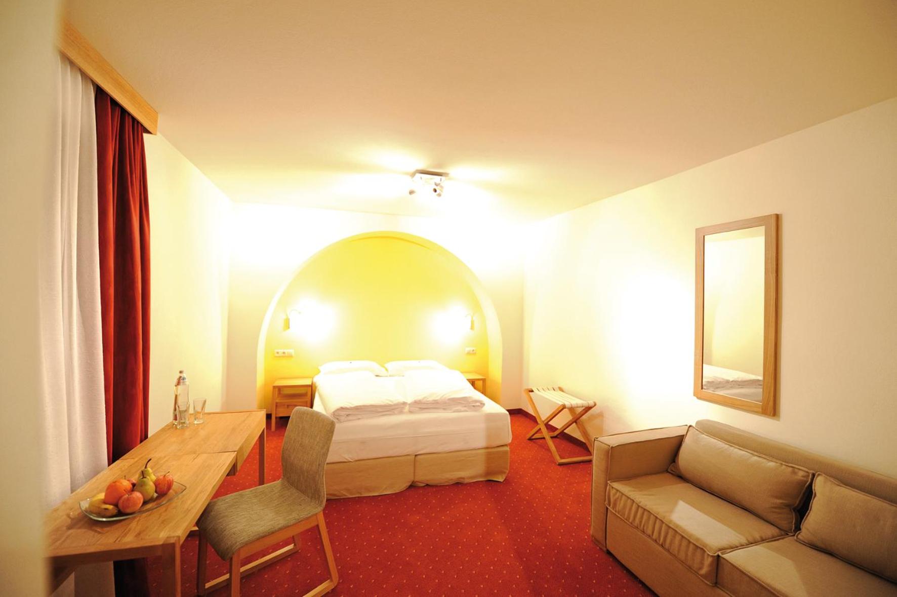 Superior Double Room with Balcony - Photo 6