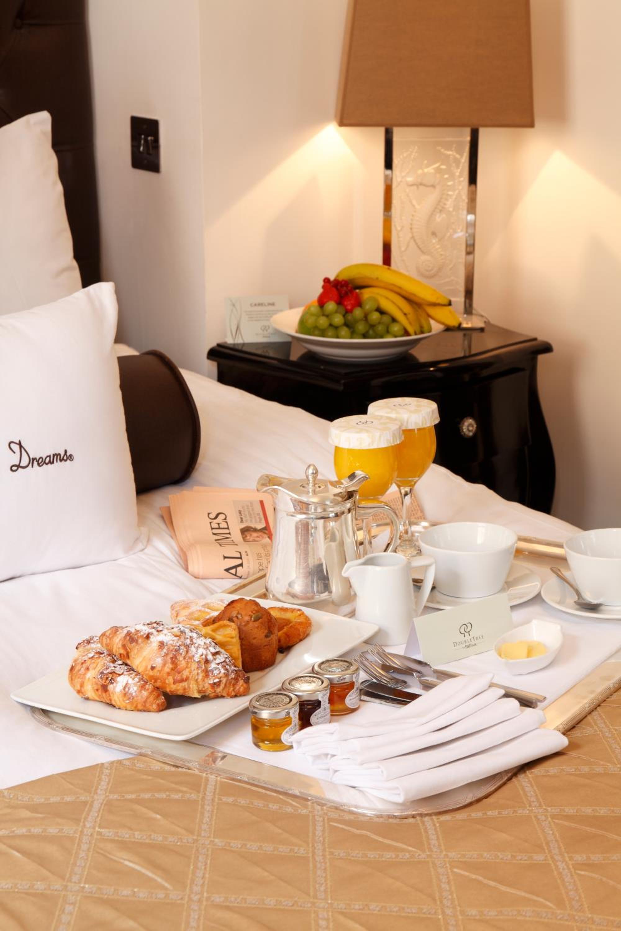 Superior Queen Room thumbnail 5