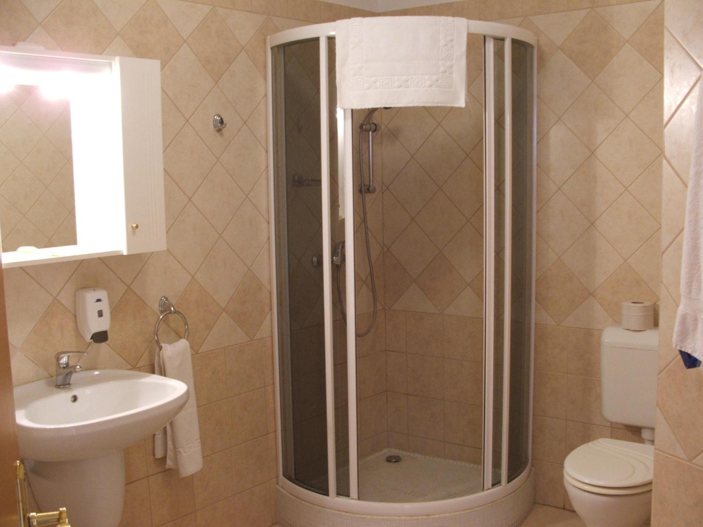 Double or Twin Room - Photo 6