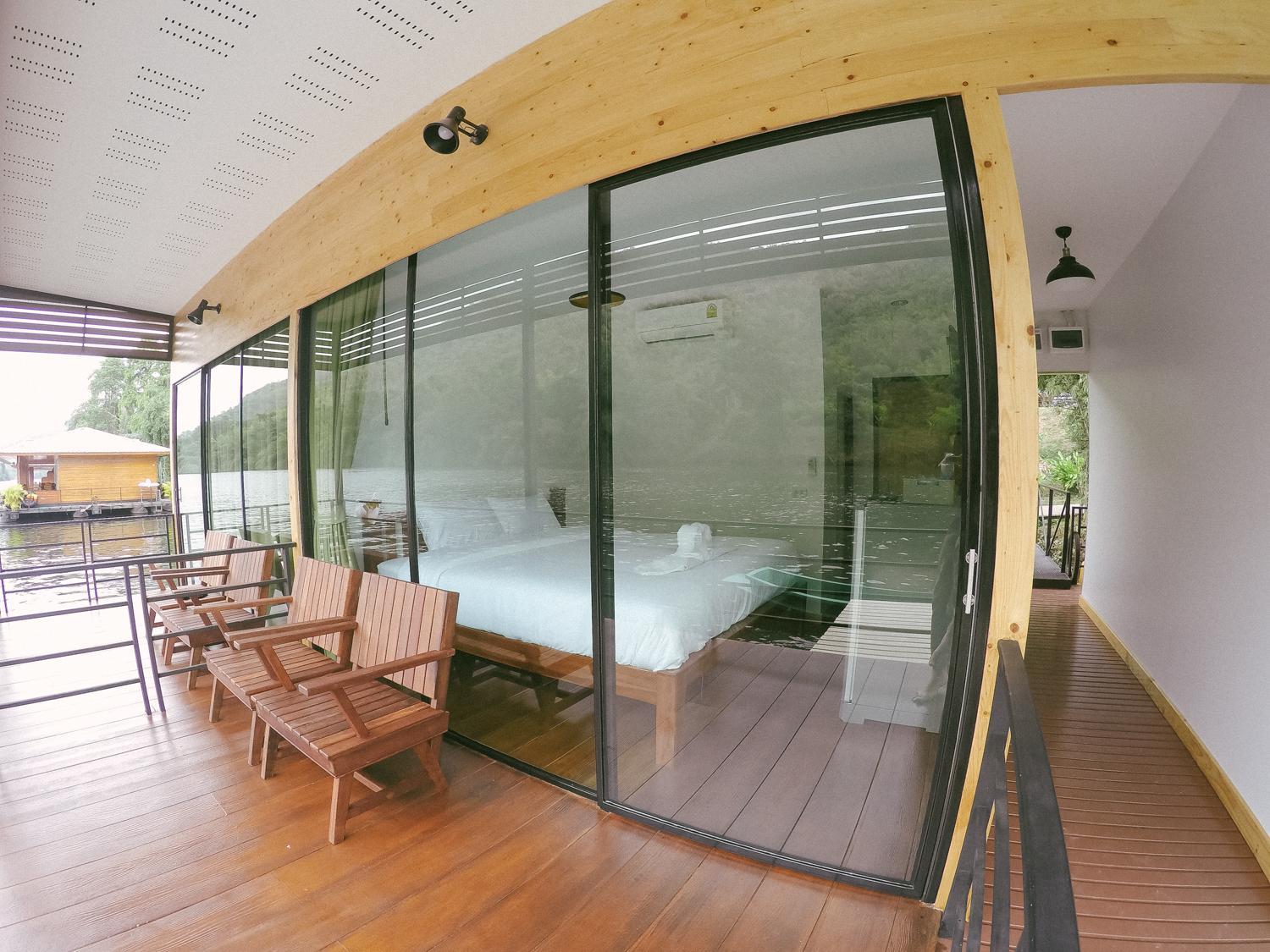 King Room with Lake View - Photo 13