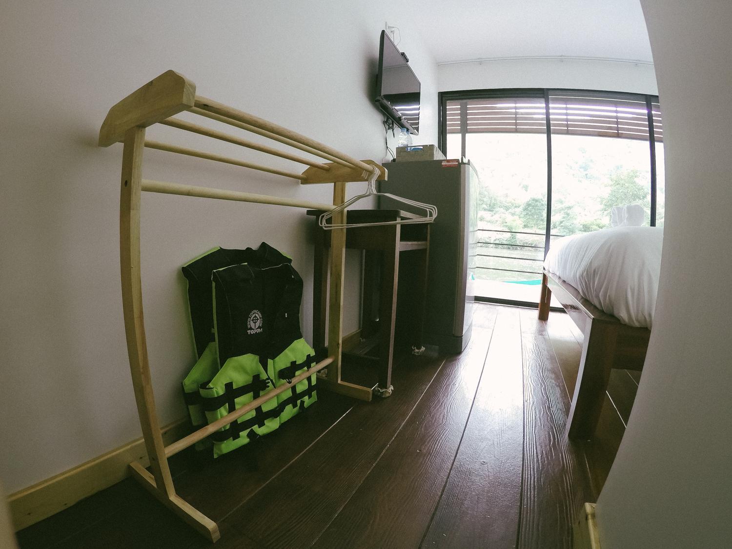 King Room with Lake View - Photo 16