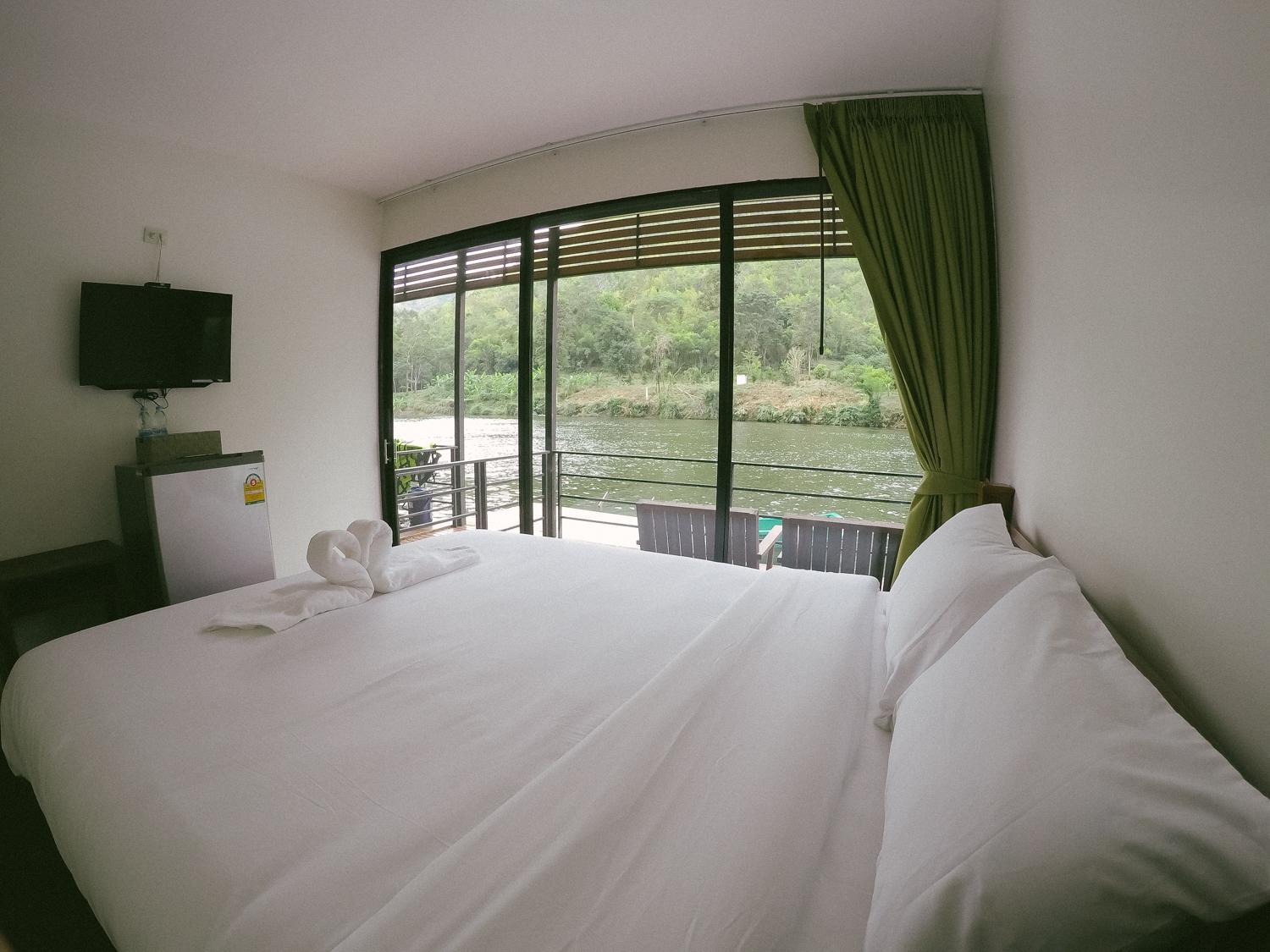 King Room with Lake View - Photo 17