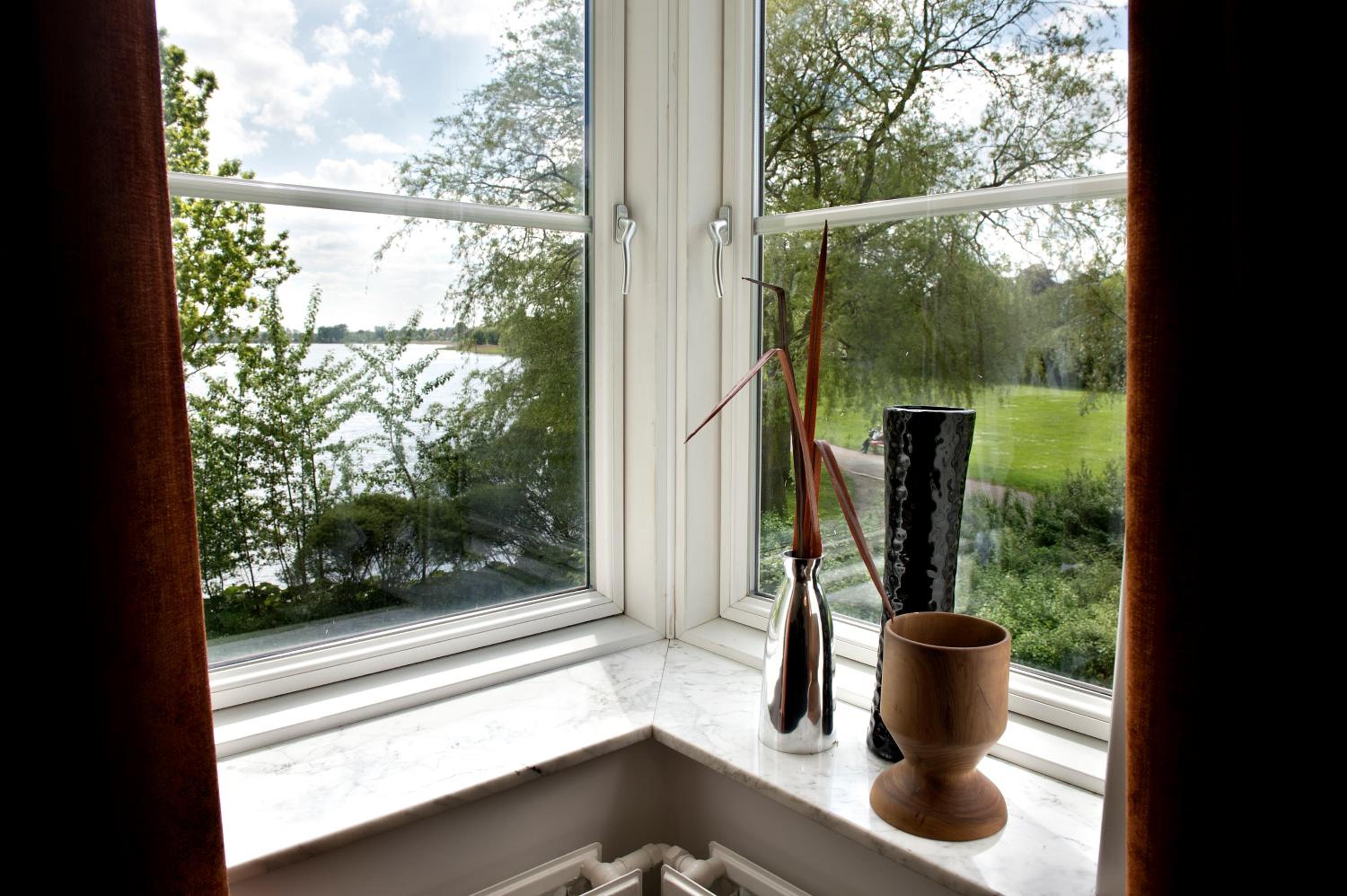 King Suite  with Jacuzzi - Photo 8