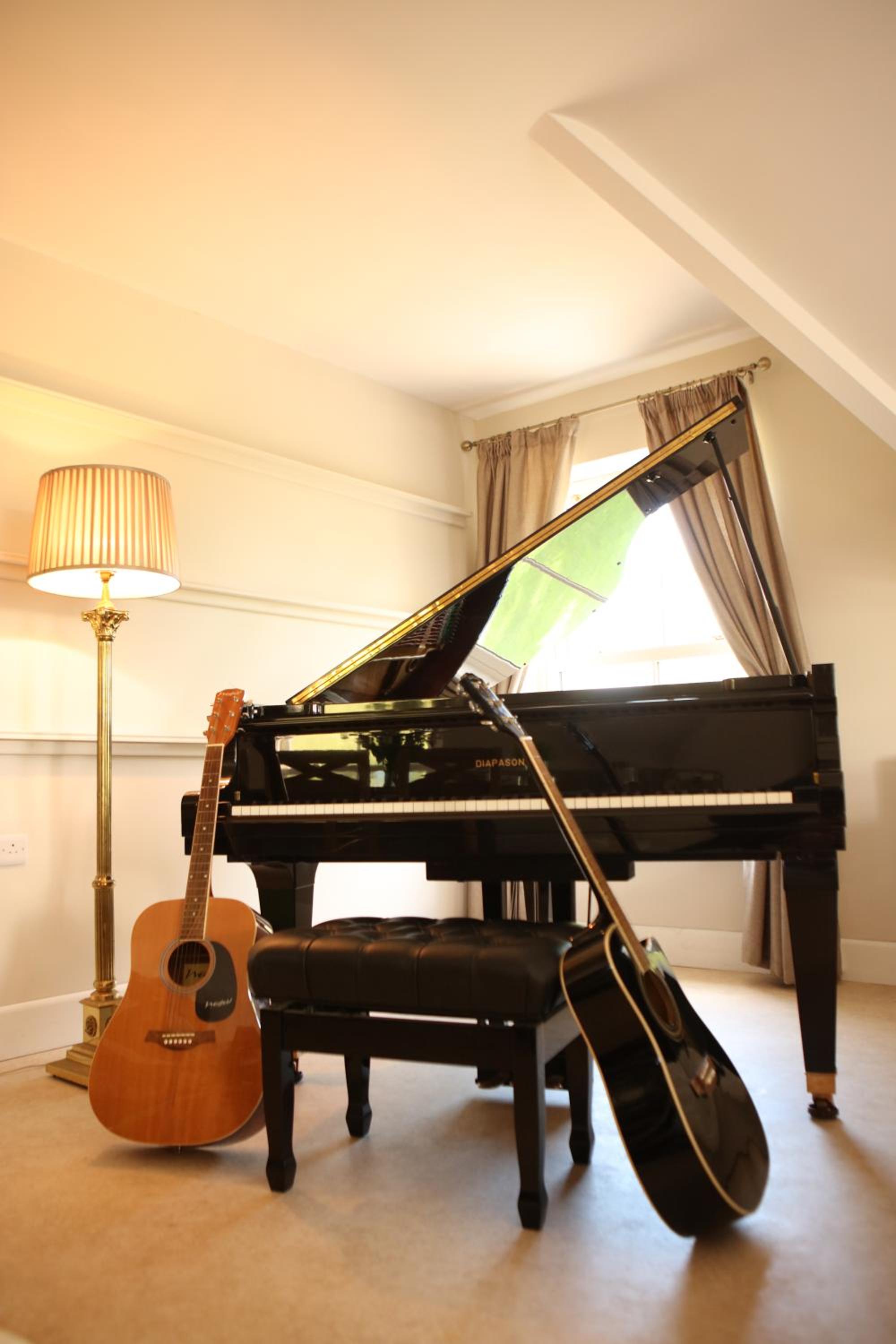 Apartment with Mountain View - Photo 8