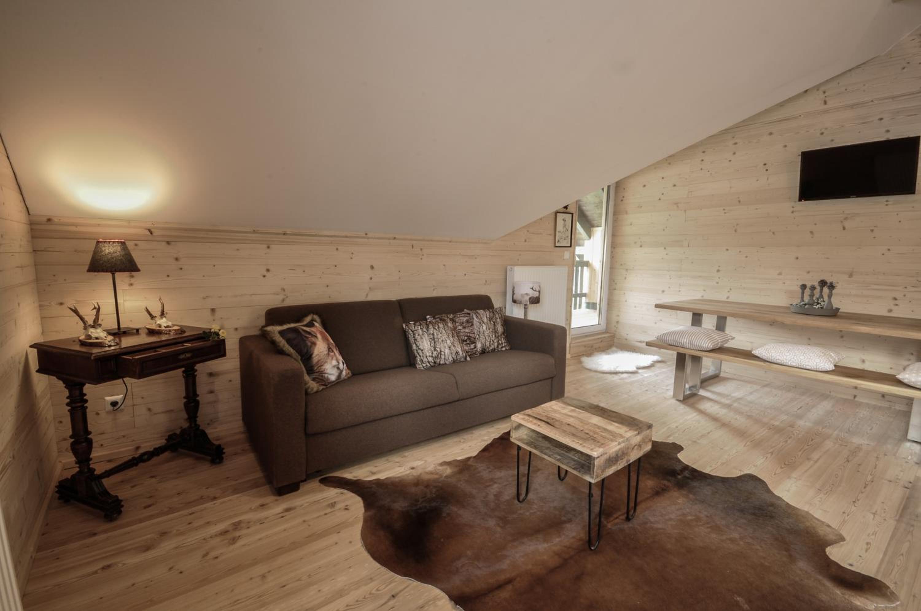 Apartment with Mountain View - Photo 4