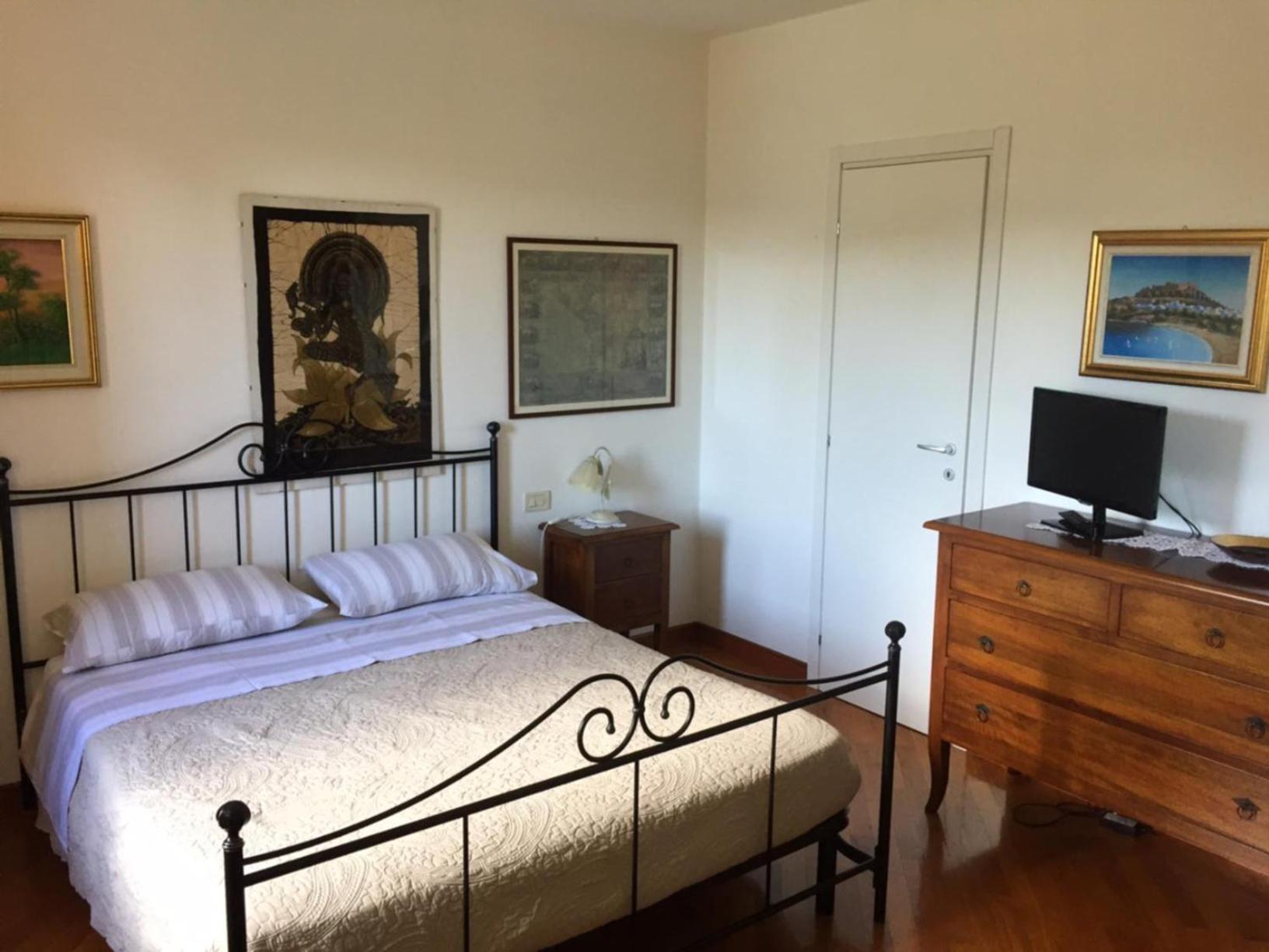 Comfort Double Room with Private Bathroom photo 2