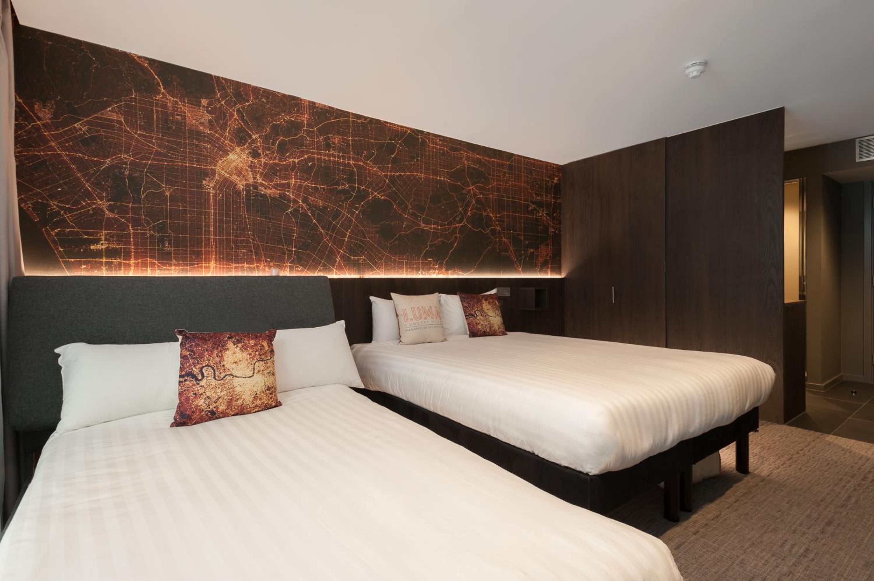 Deluxe Plus Room with Sofabed photo 2