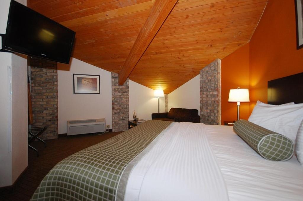 King Room - Non-Smoking - Photo 3