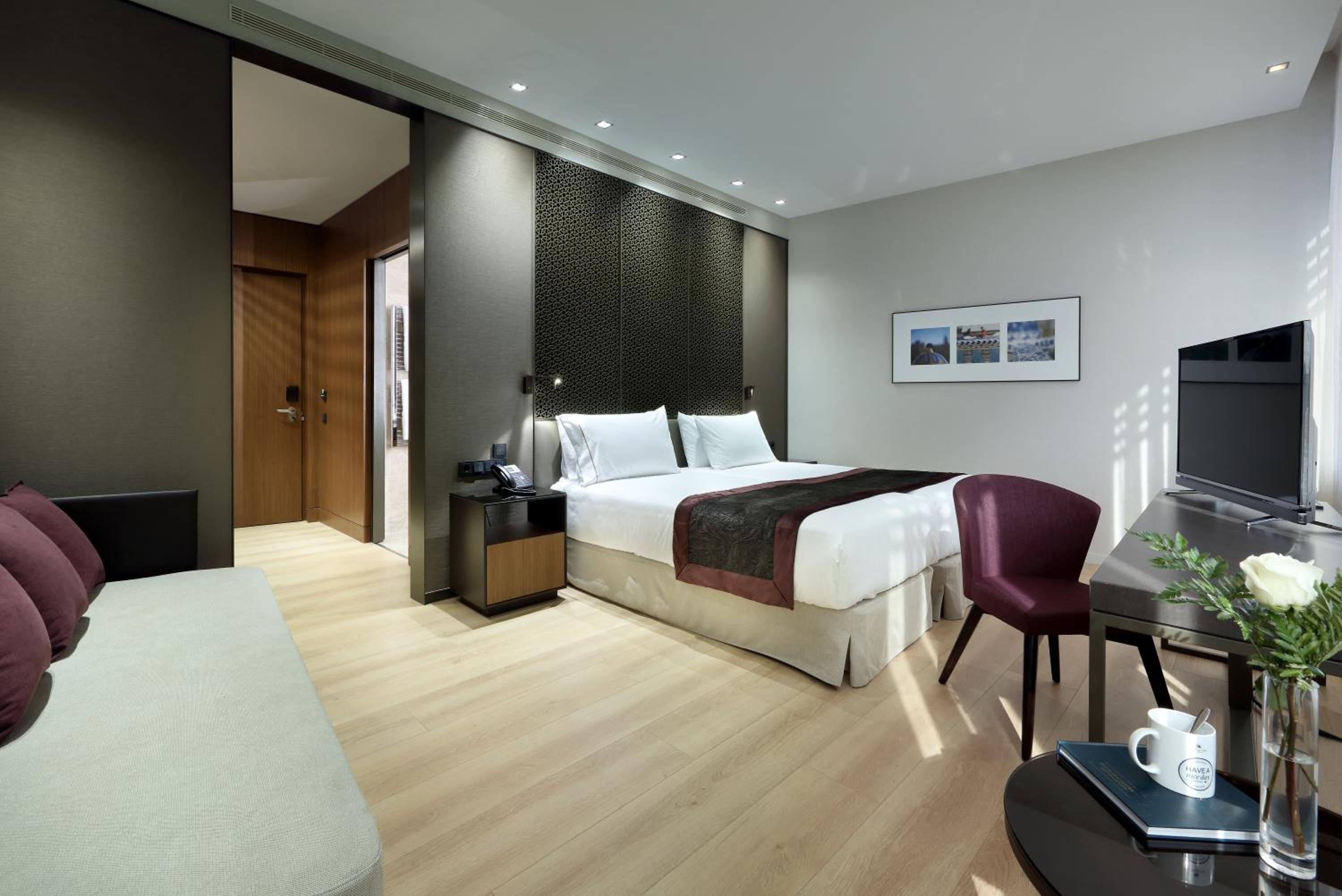 Deluxe Double Room (1 Adult)