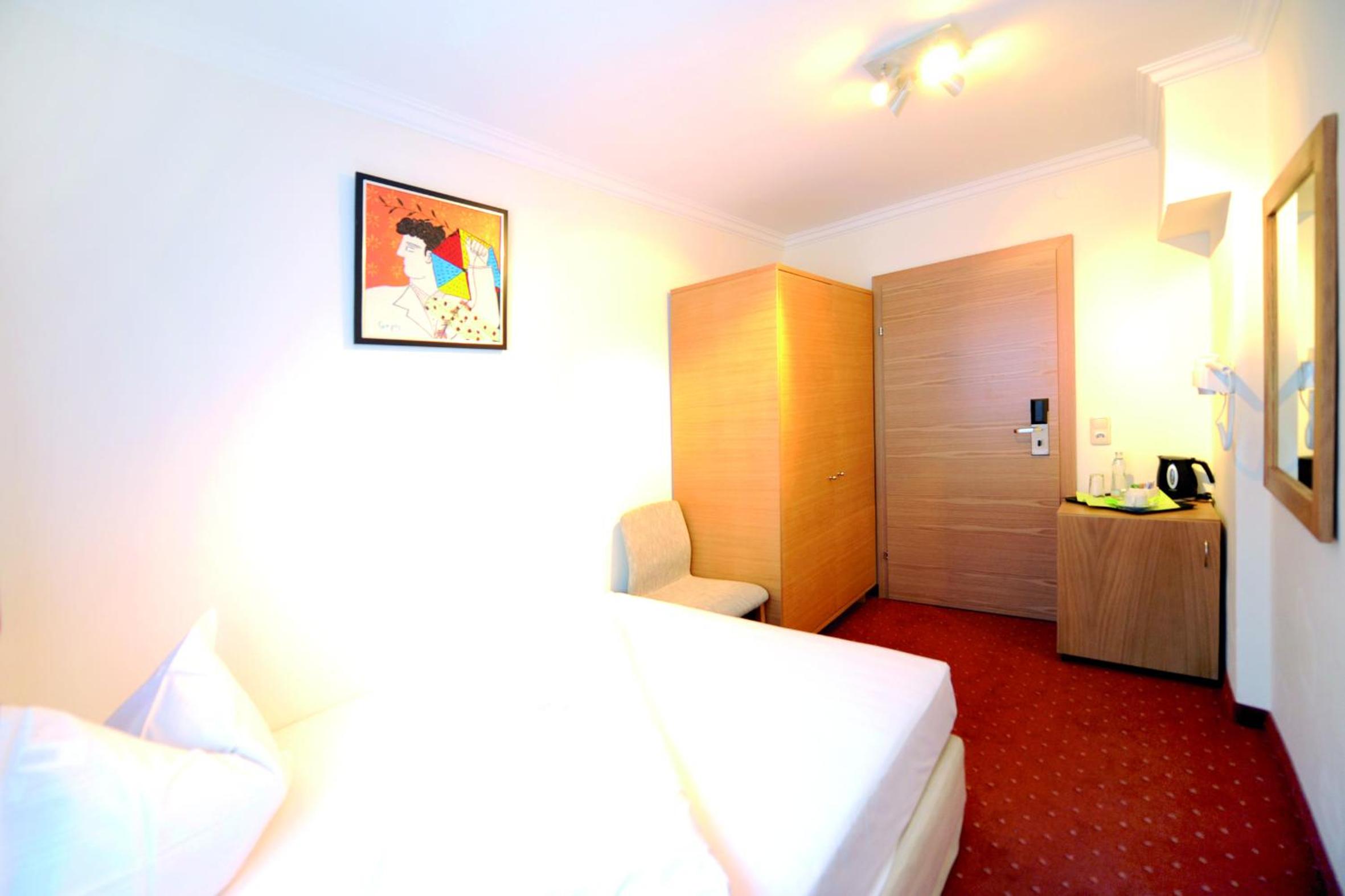 Single Room photo 3