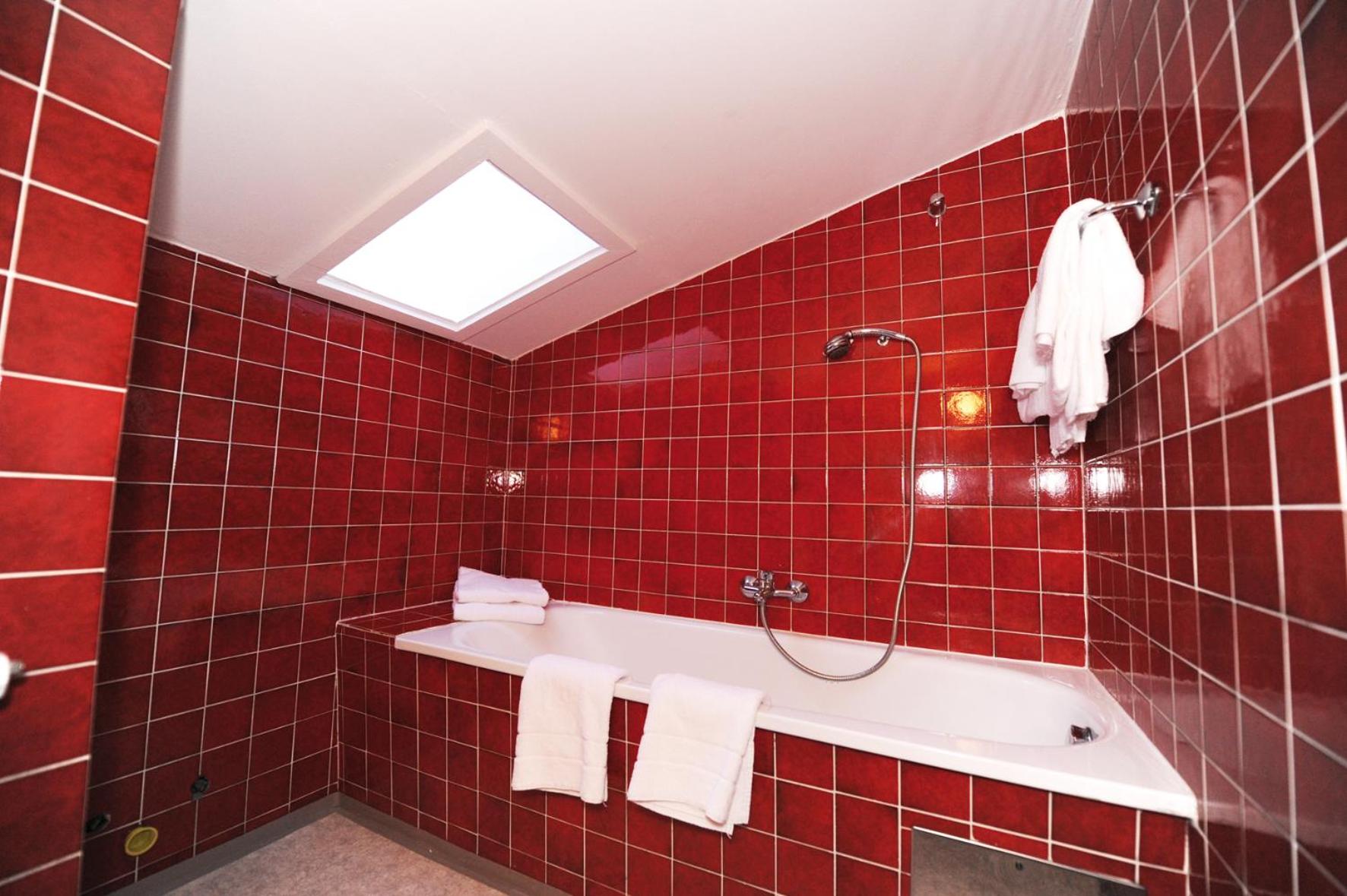 Suite with Balcony - Photo 5