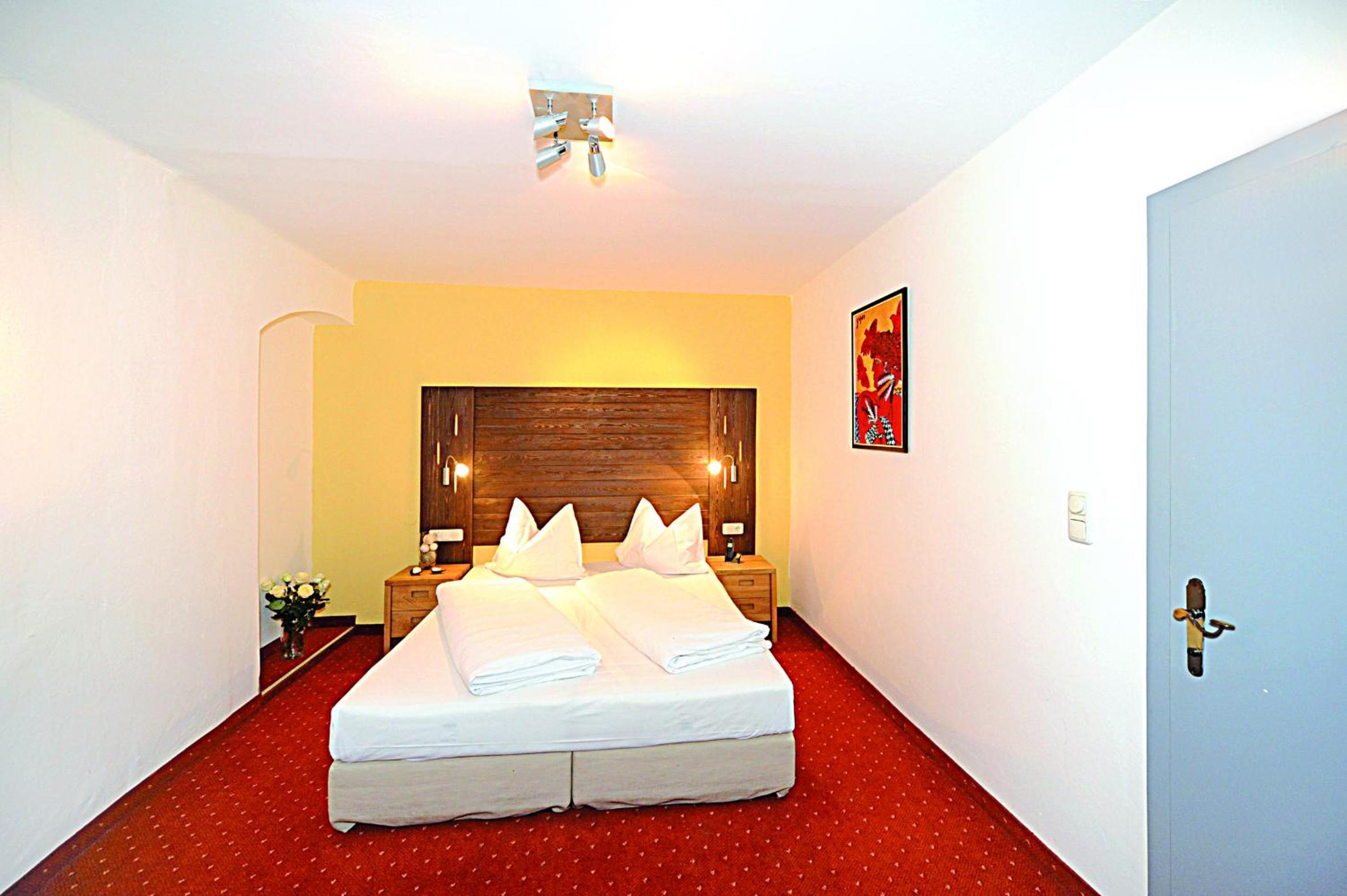 Suite with Balcony - Photo 6
