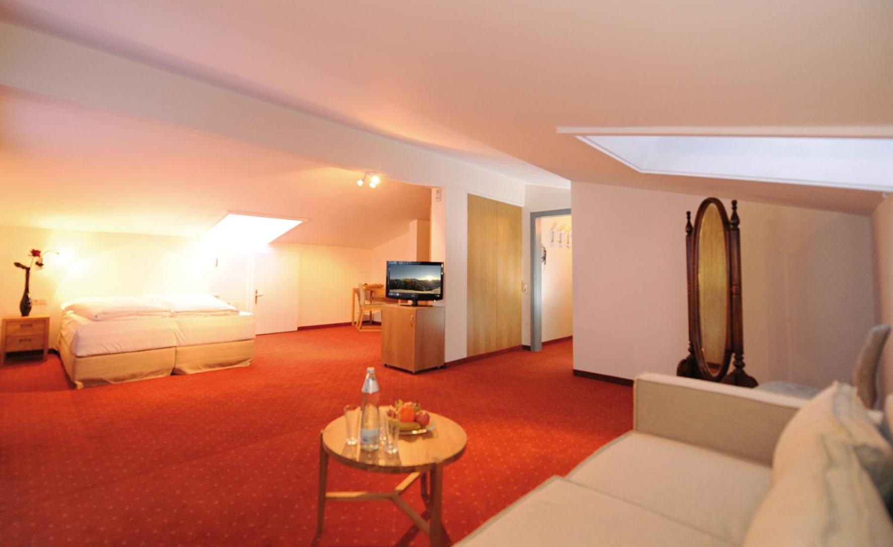 Suite with Balcony - Photo 8