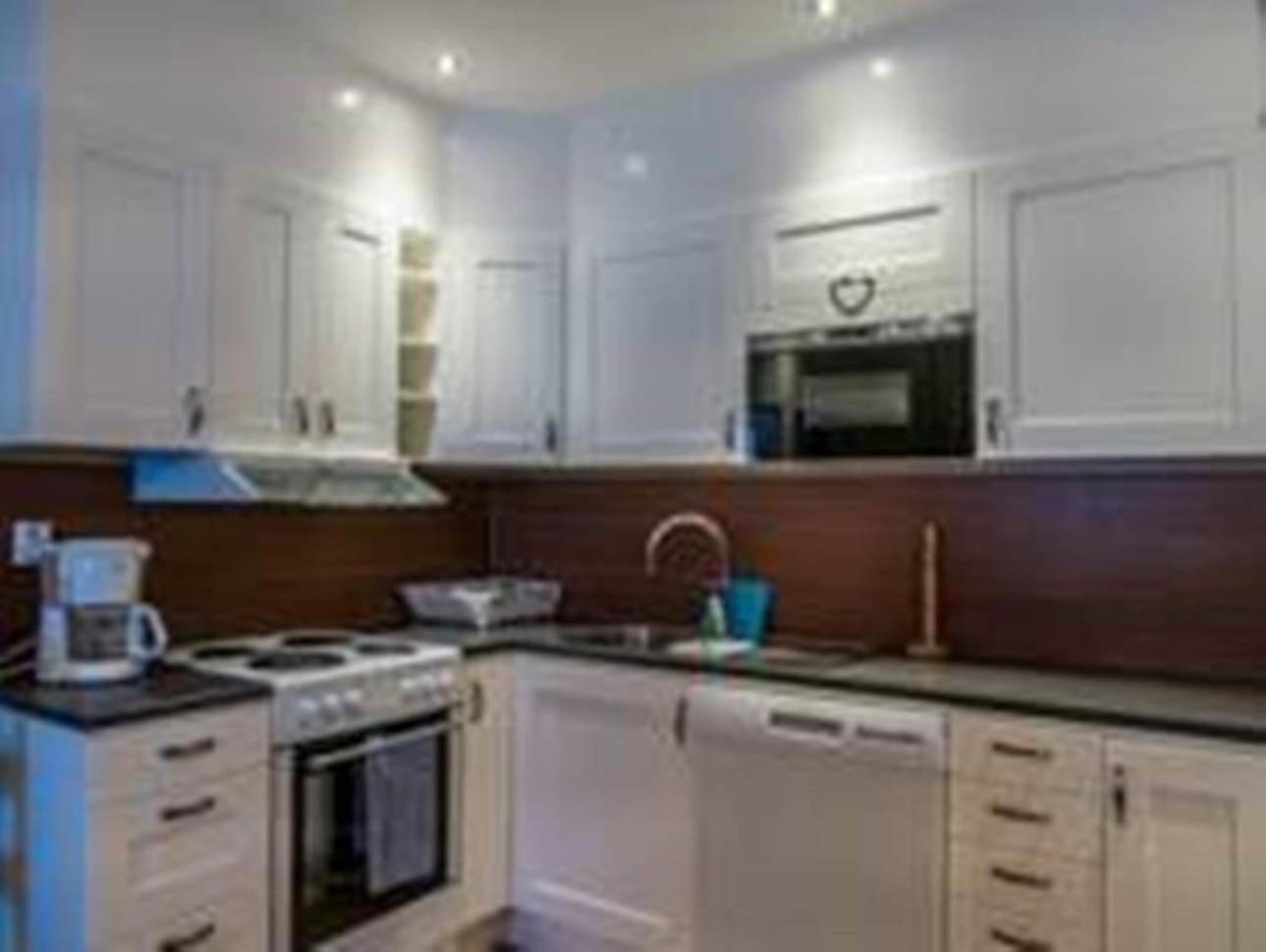 Two-Bedroom Apartment with Balcony photo 2