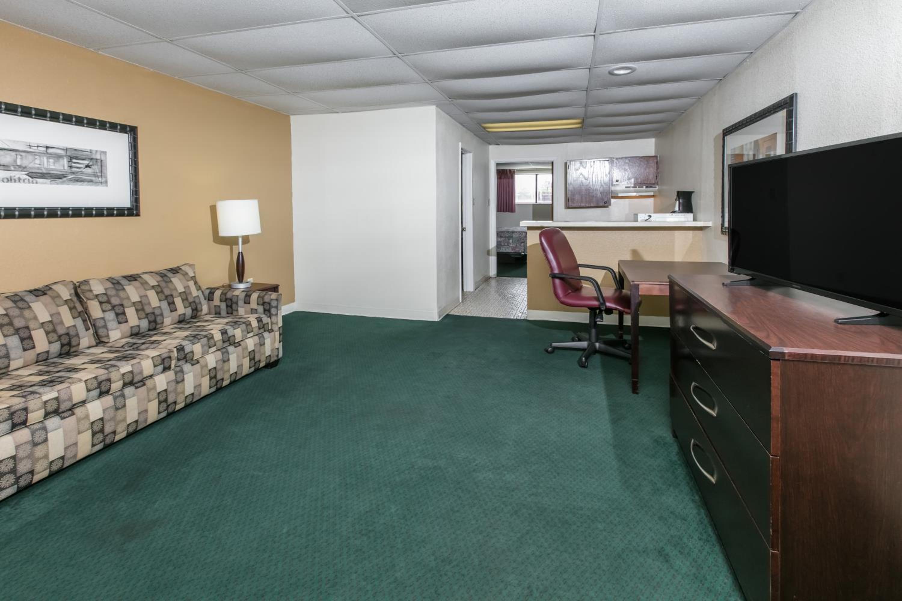 King Suite - Non Smoking photo 2
