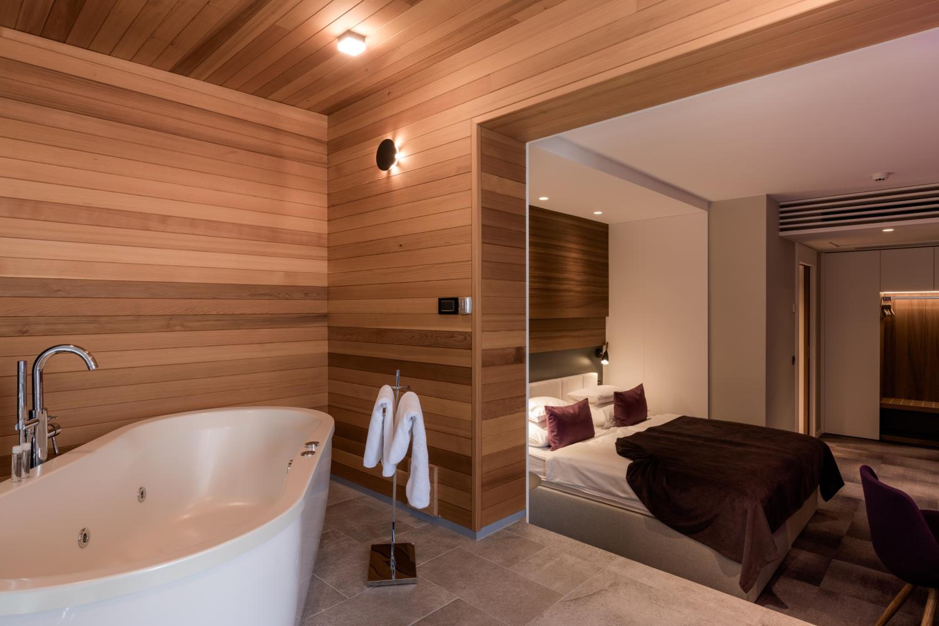 Deluxe Double Room with Balcony photo 2