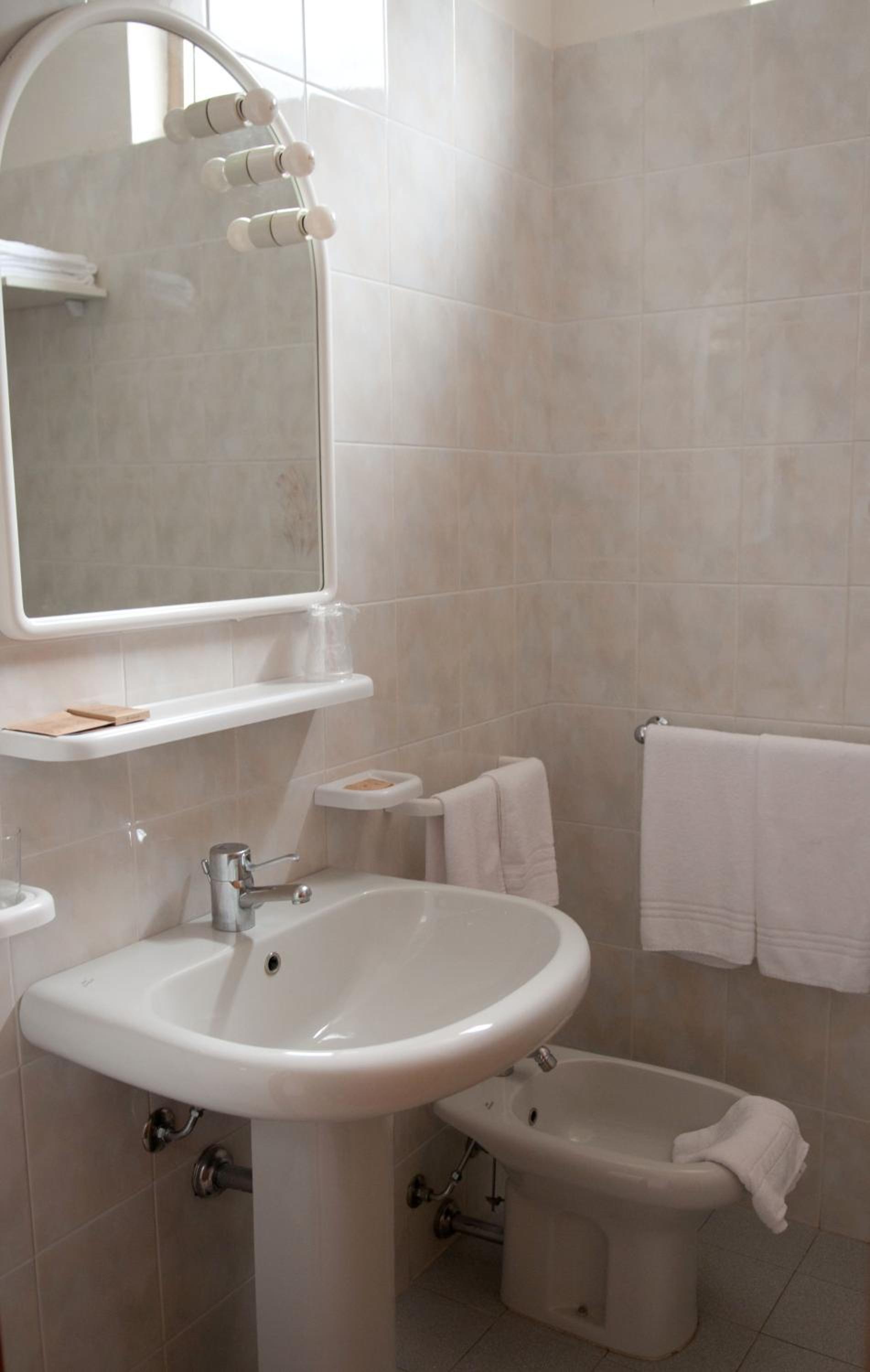 Double or Twin Room photo 3