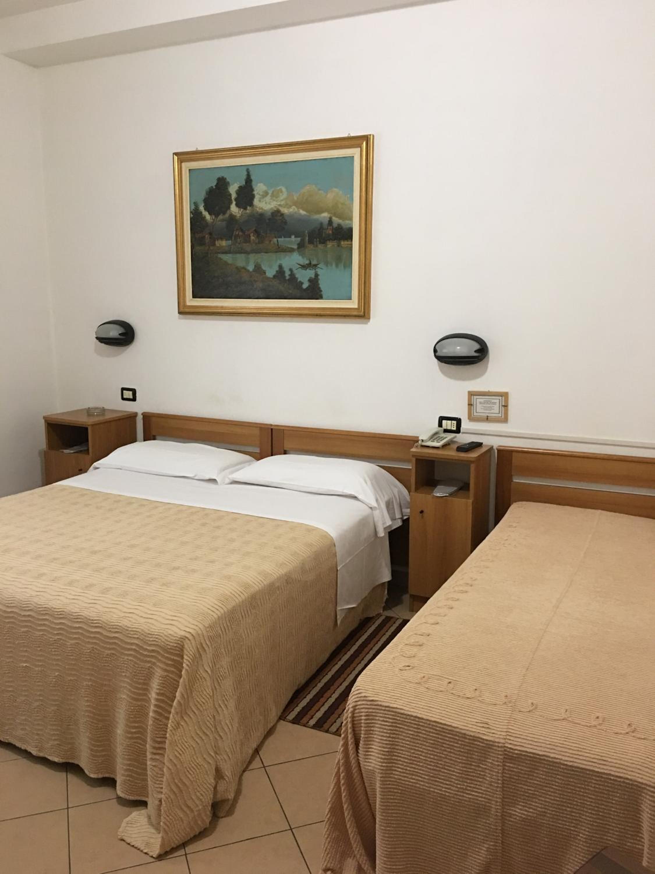 Triple Room - Photo 6