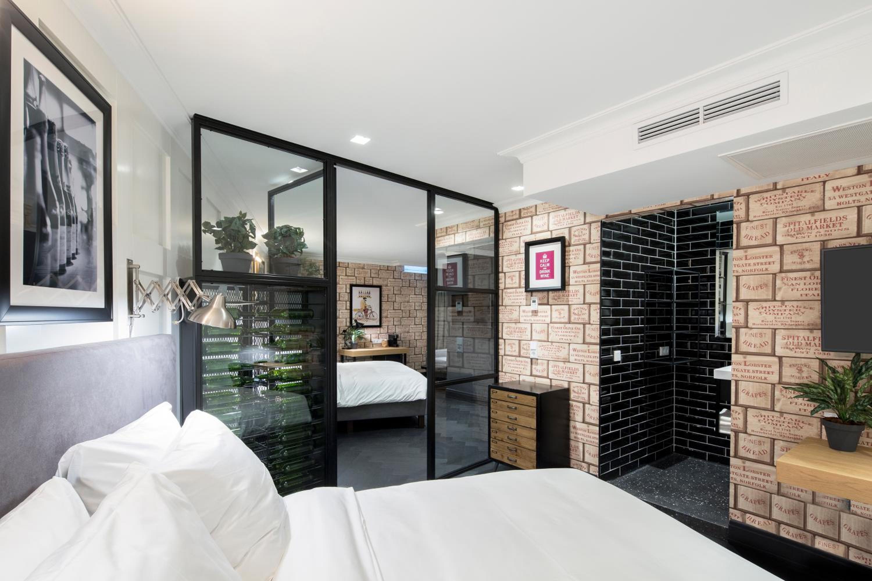 Deluxe Cellar Quadruple Room