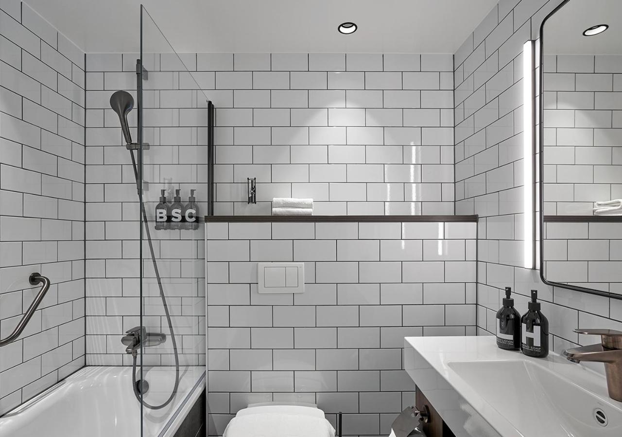 Spacious Double Room with Bath thumbnail 5