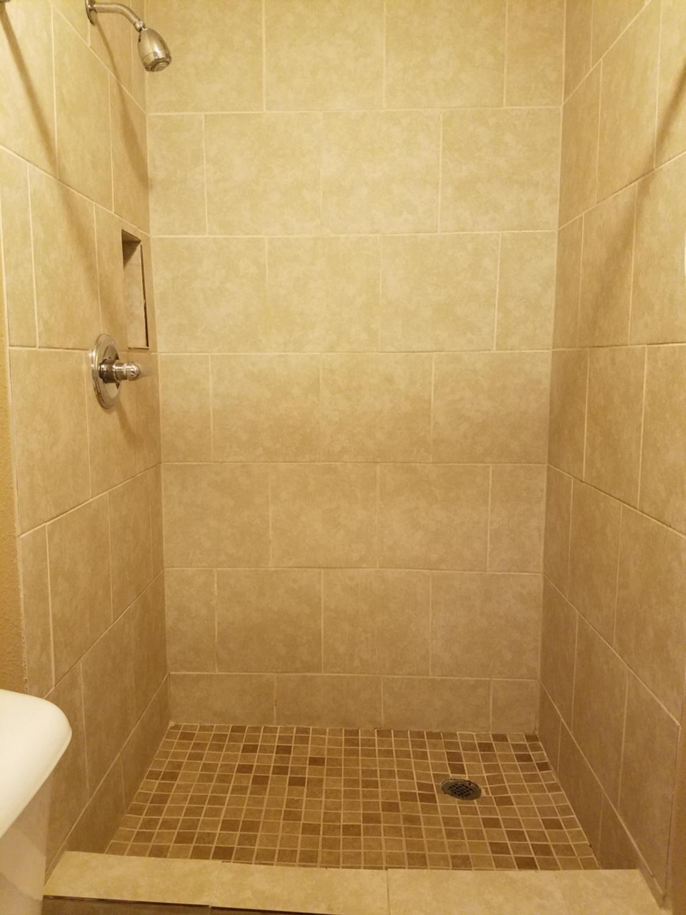 Deluxe King Room - Photo 3
