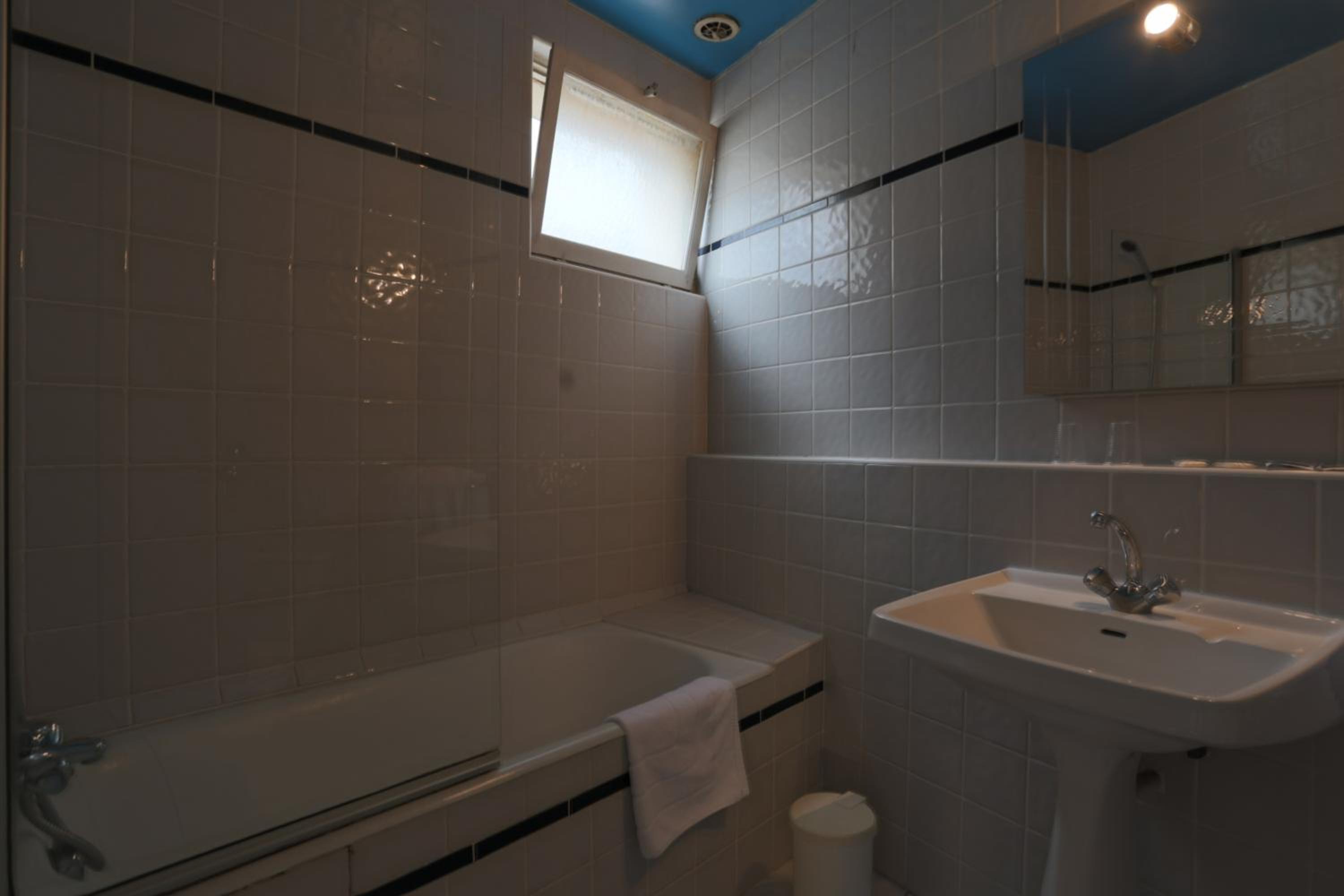 Double Room - Photo 2