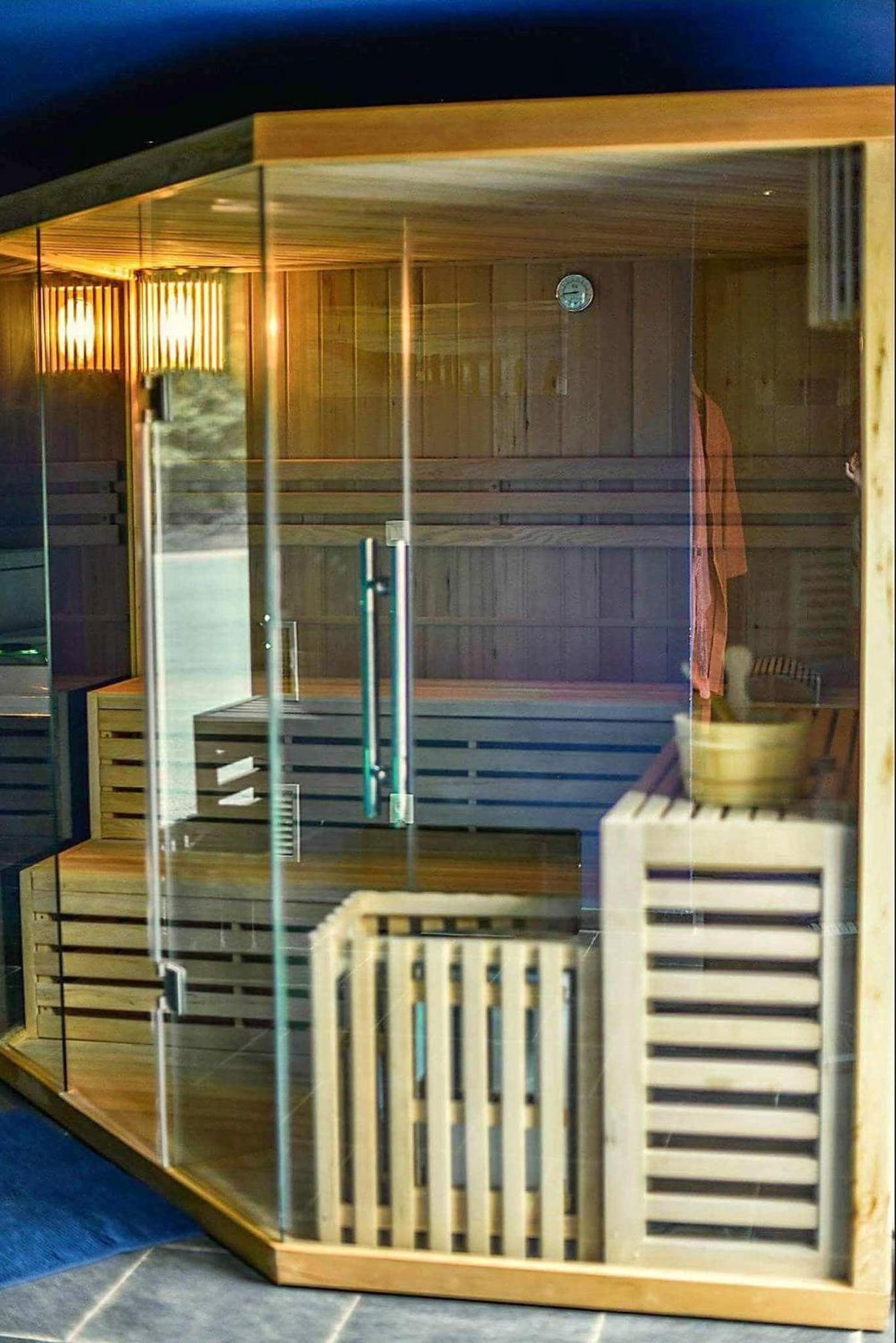 King Suite with Spa Bath photo 2
