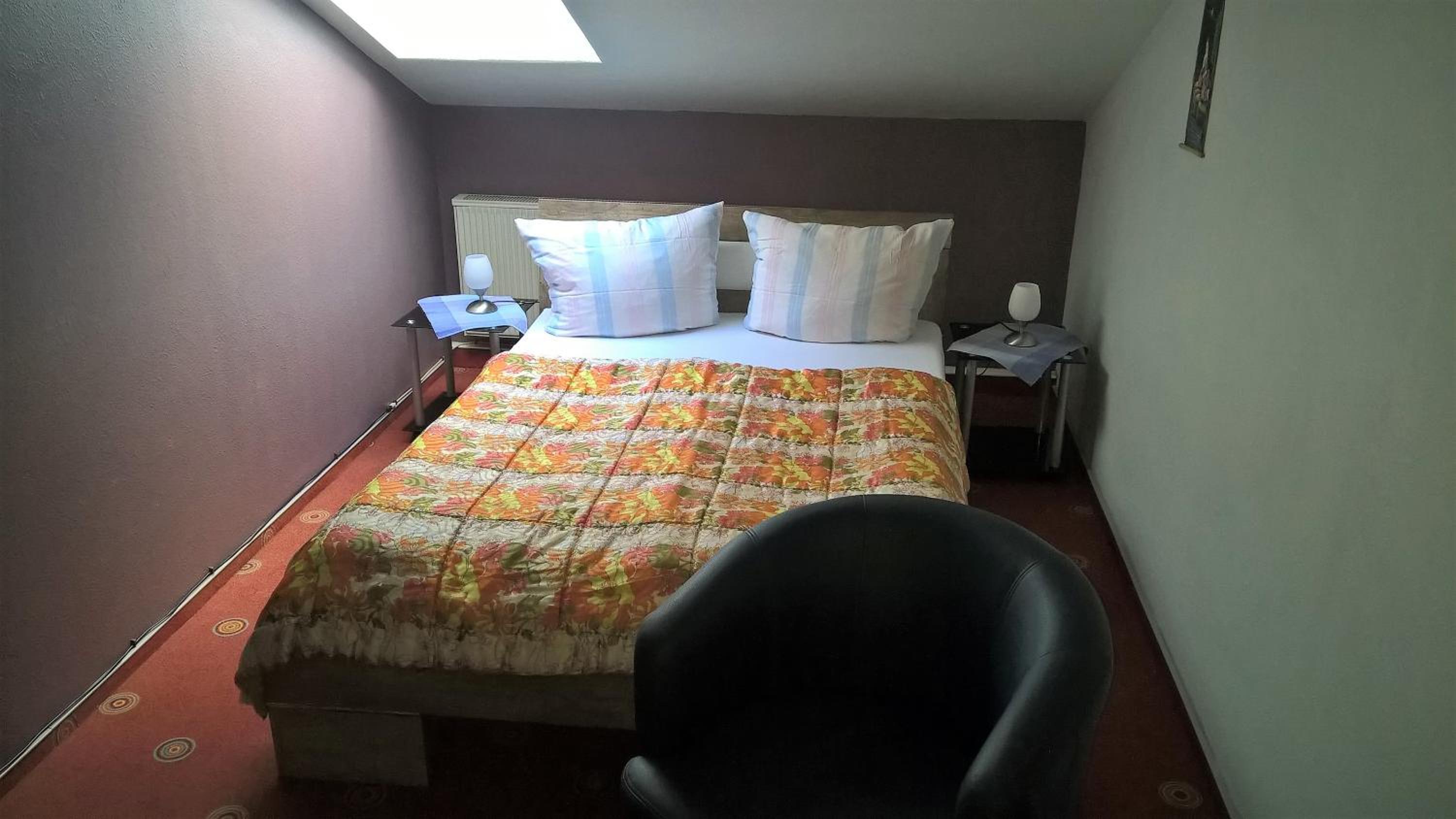 Double Room with Private Bathroom - Photo 3