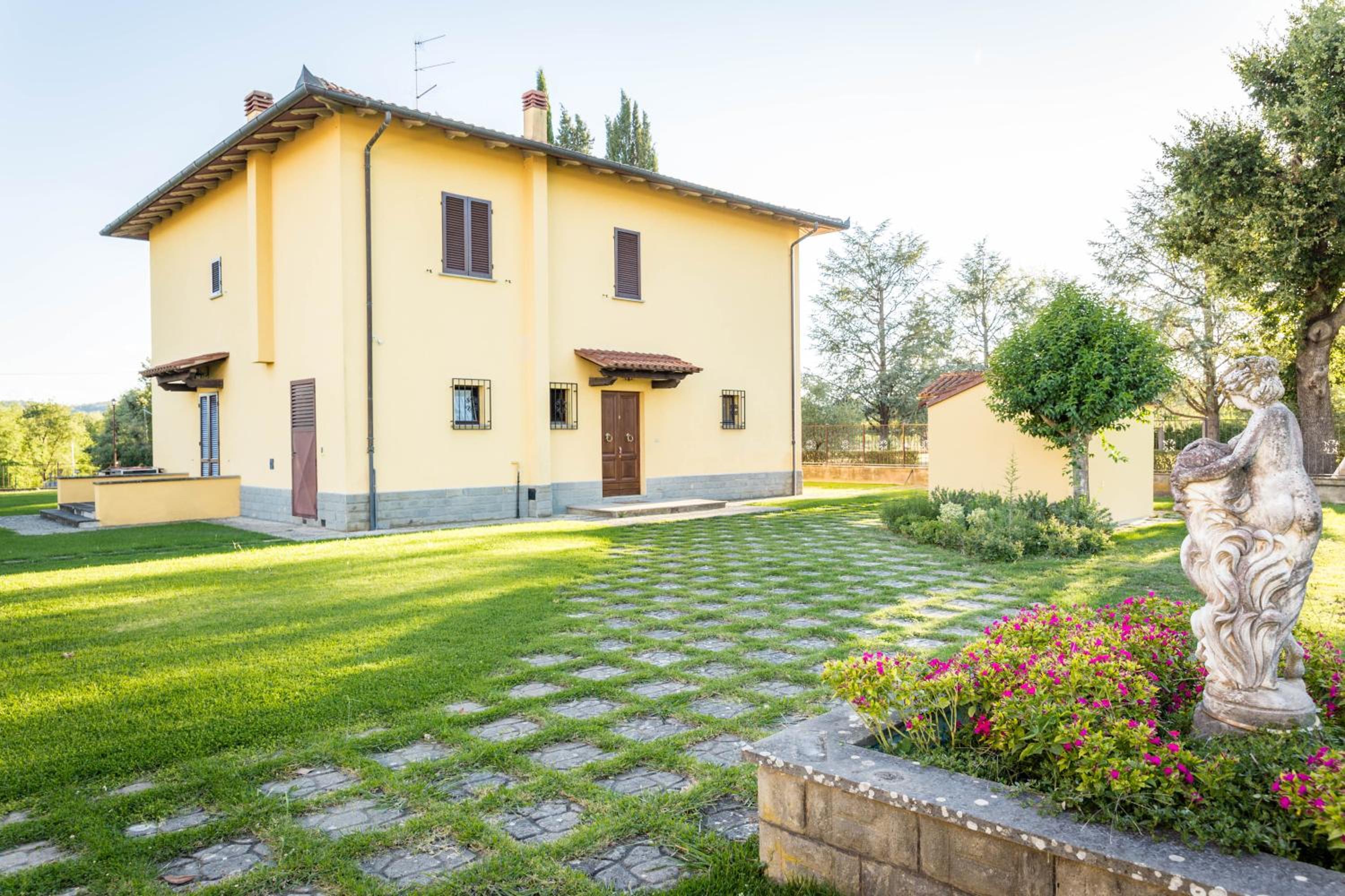 Villa with Garden View - Photo 3