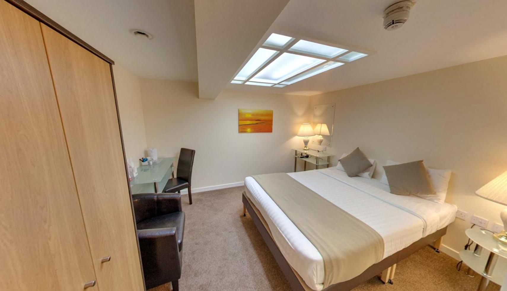 Club Double Room Without a Window - Photo 4