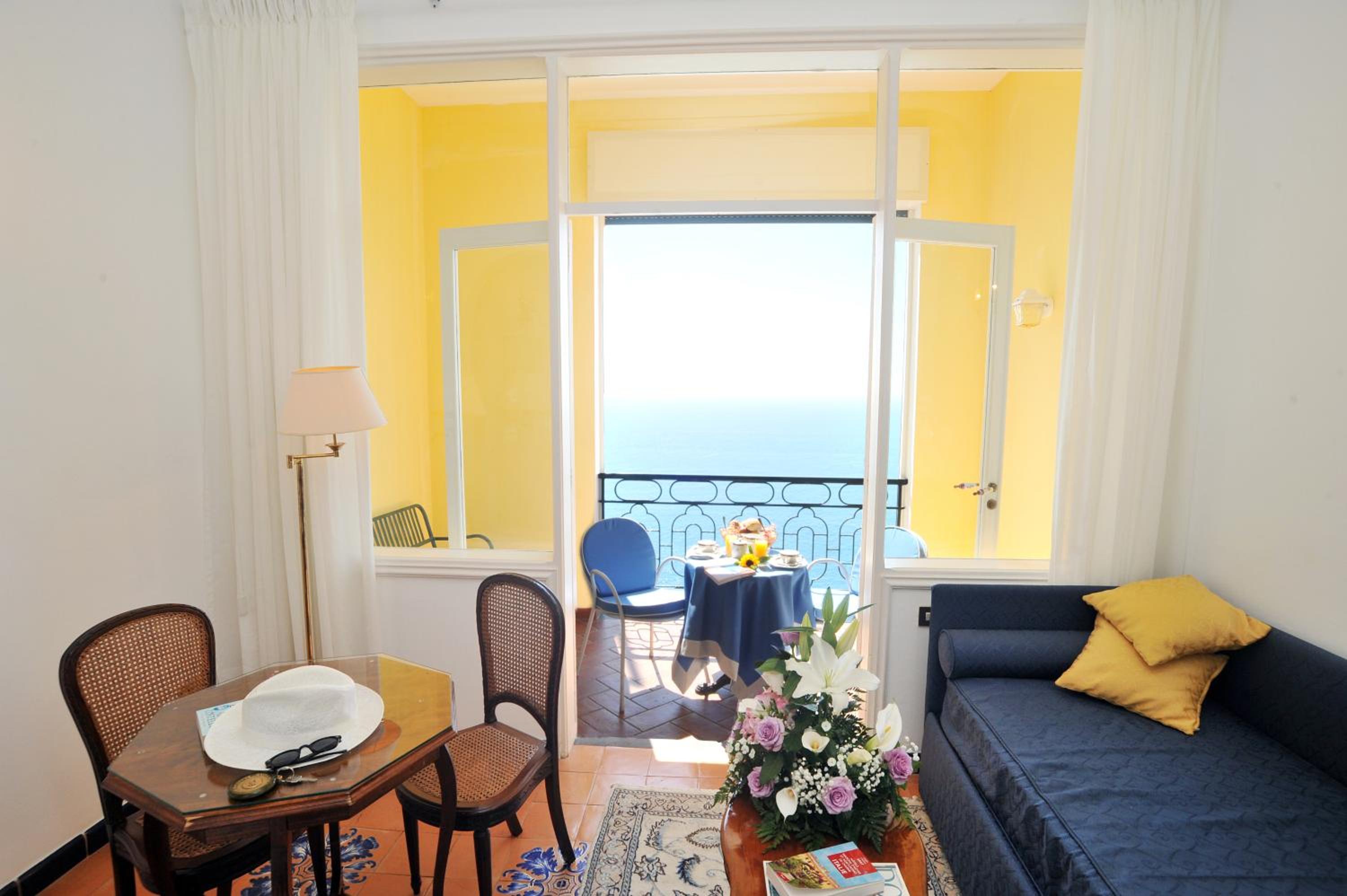 Junior Suite with Sea View - Photo 12