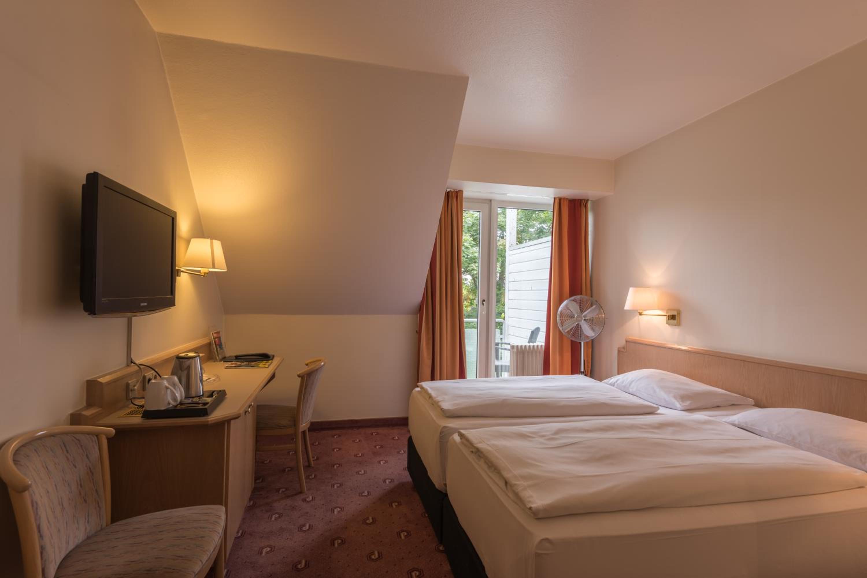 Standard Double Room - Photo 13