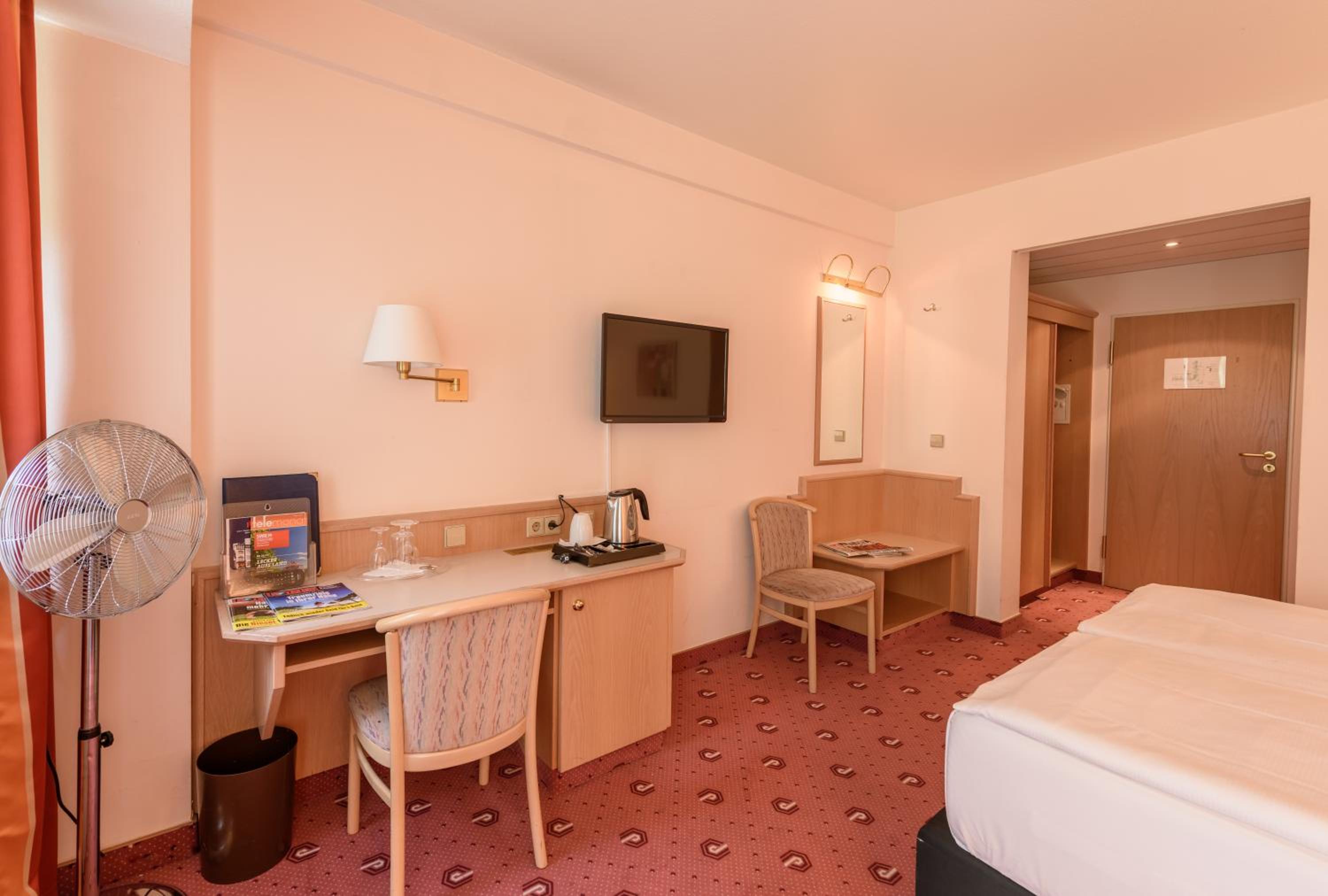 Park, Sleep & Fly Offer - Double or Twin Room - Photo 4