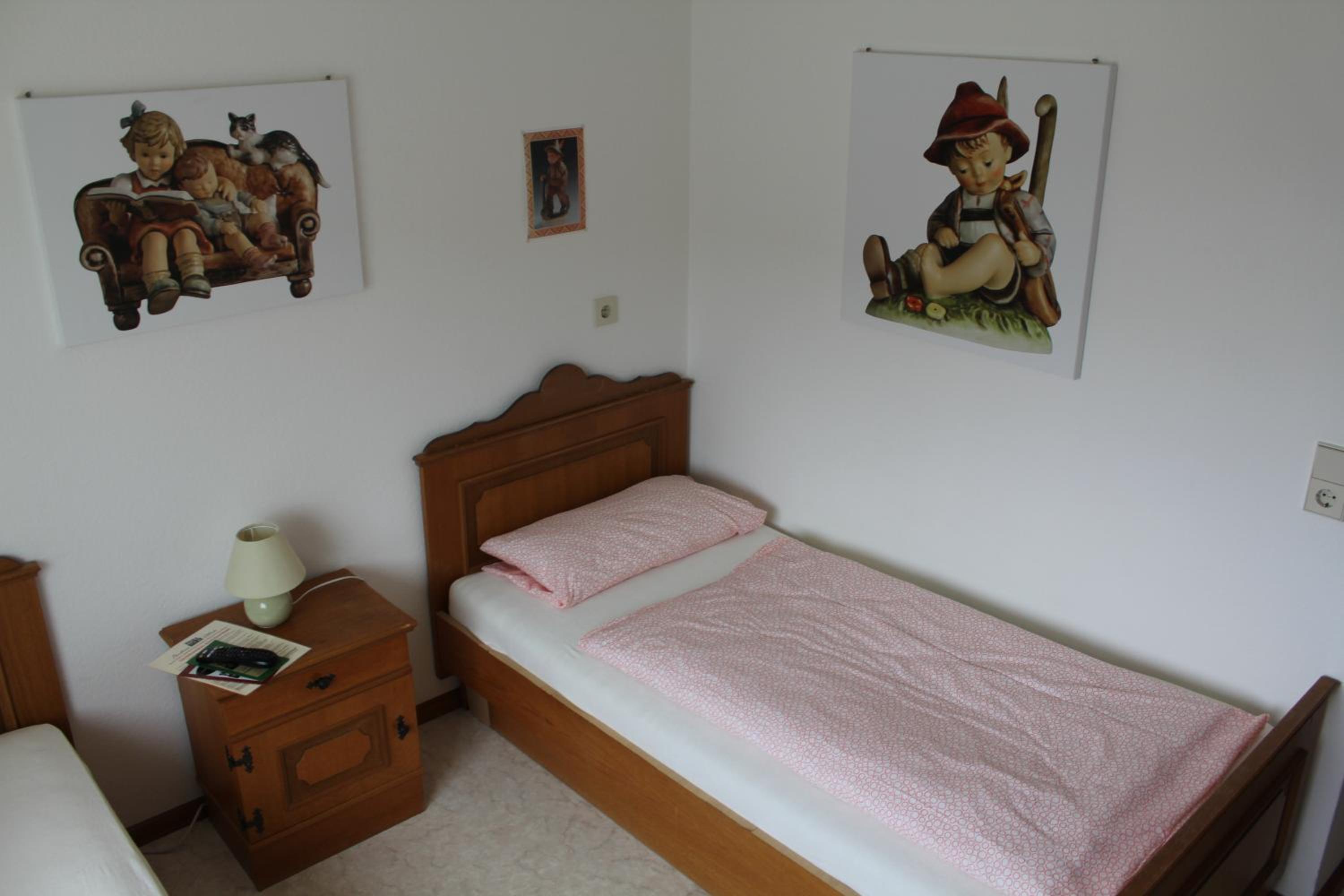 small Double Room with Bathroom - Photo 7