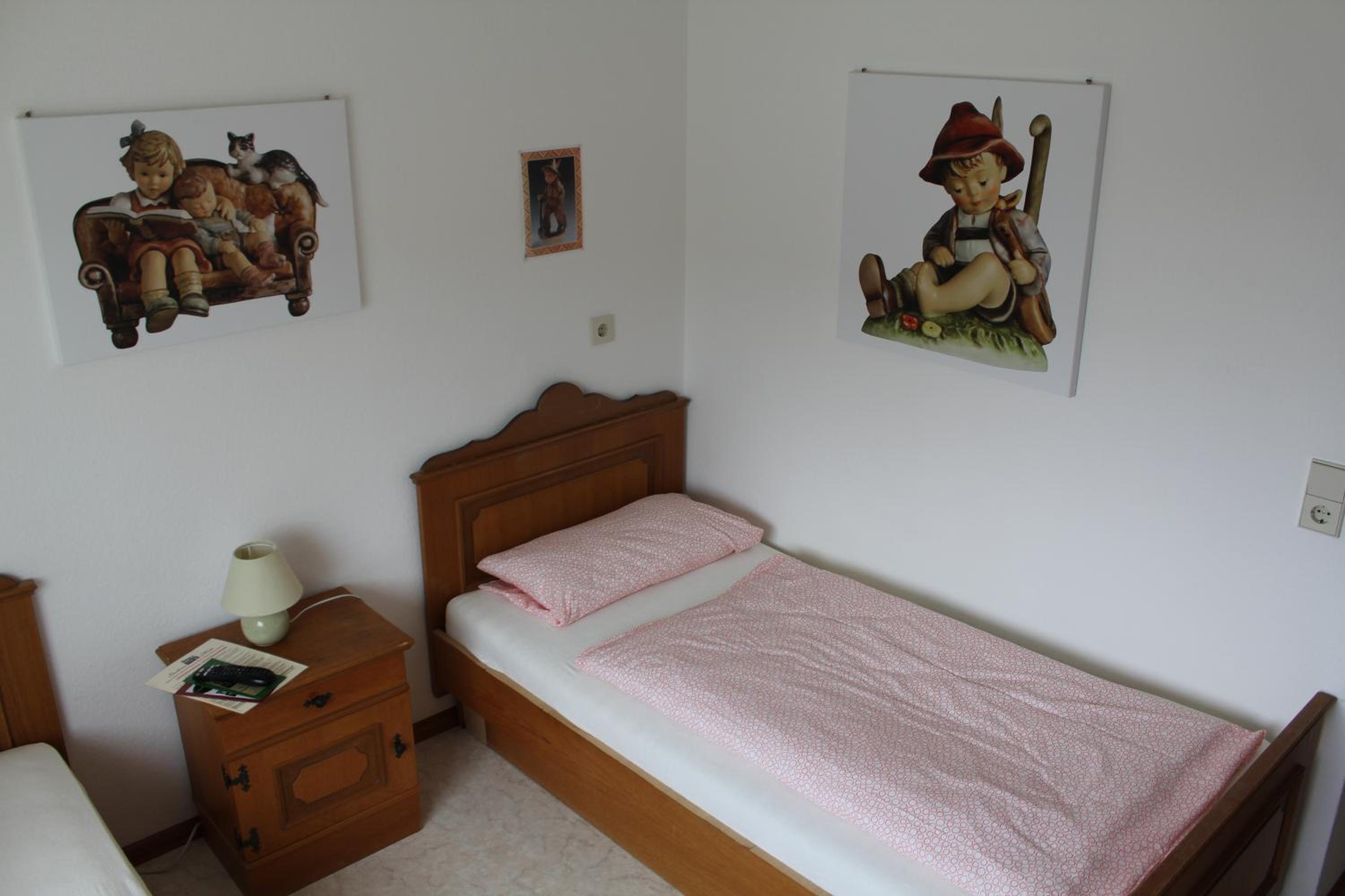 small Double Room with Bathroom - Photo 6