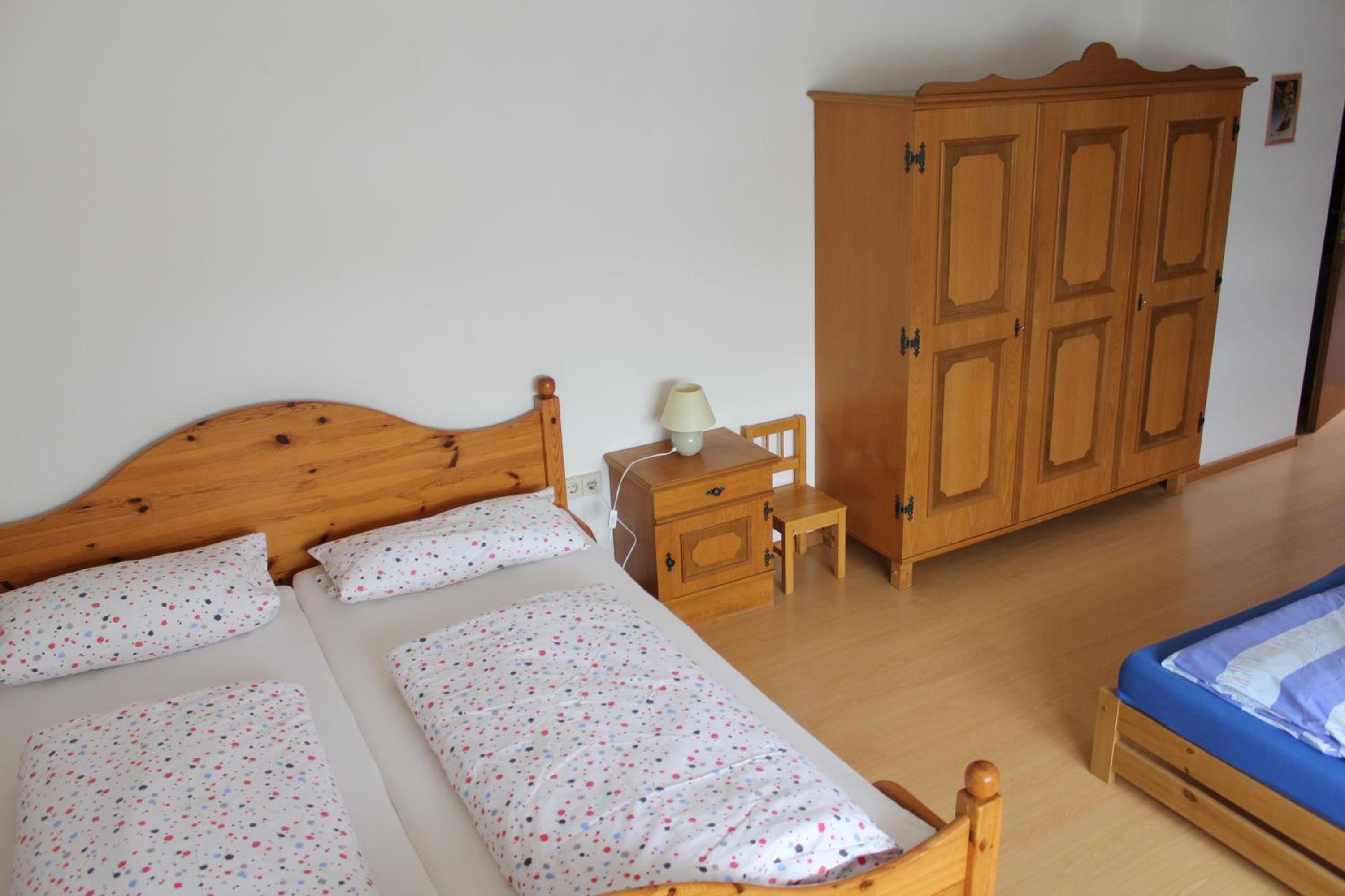 Quadruple Room with Bathroom - Photo 8