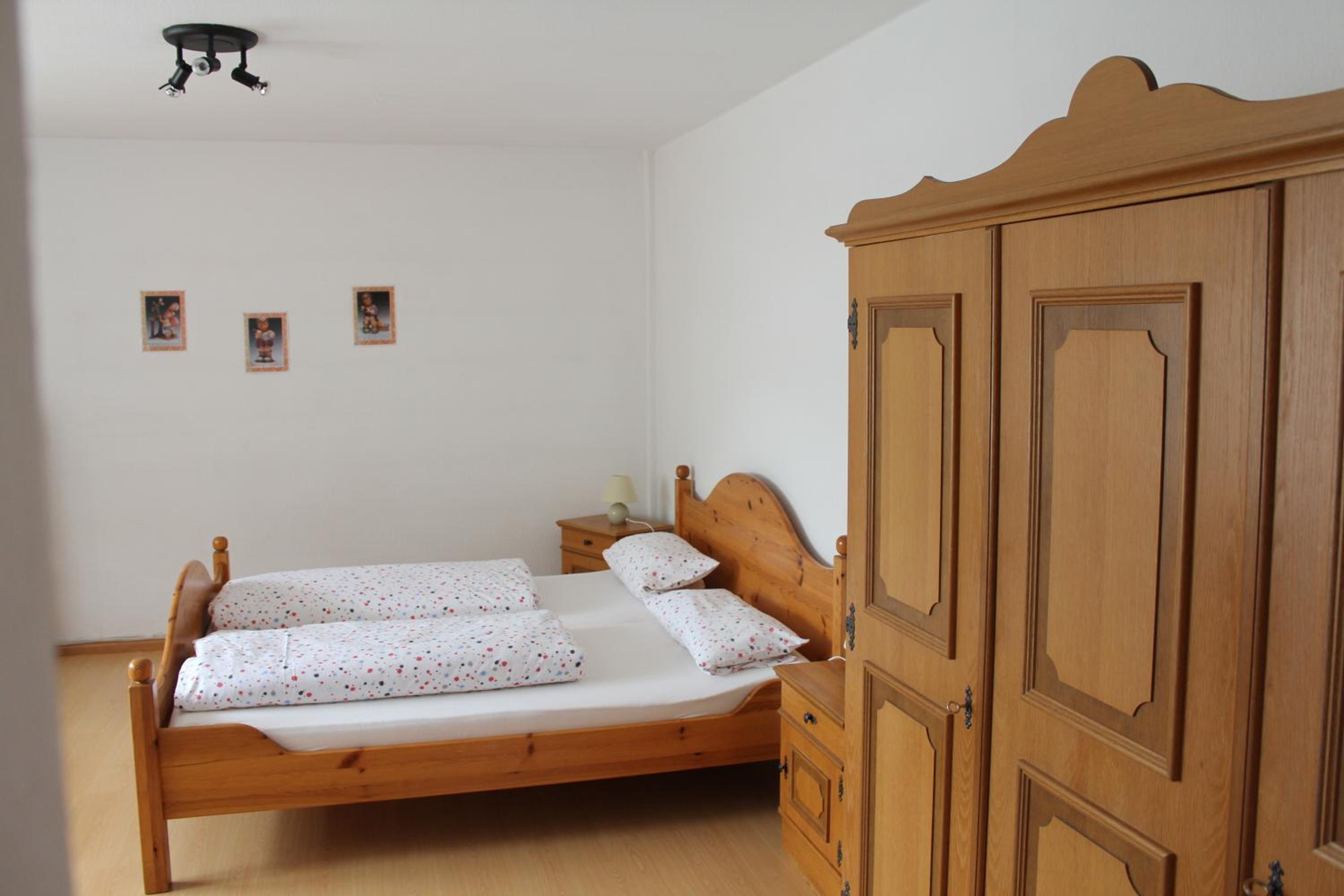 Quadruple Room with Bathroom - Photo 3