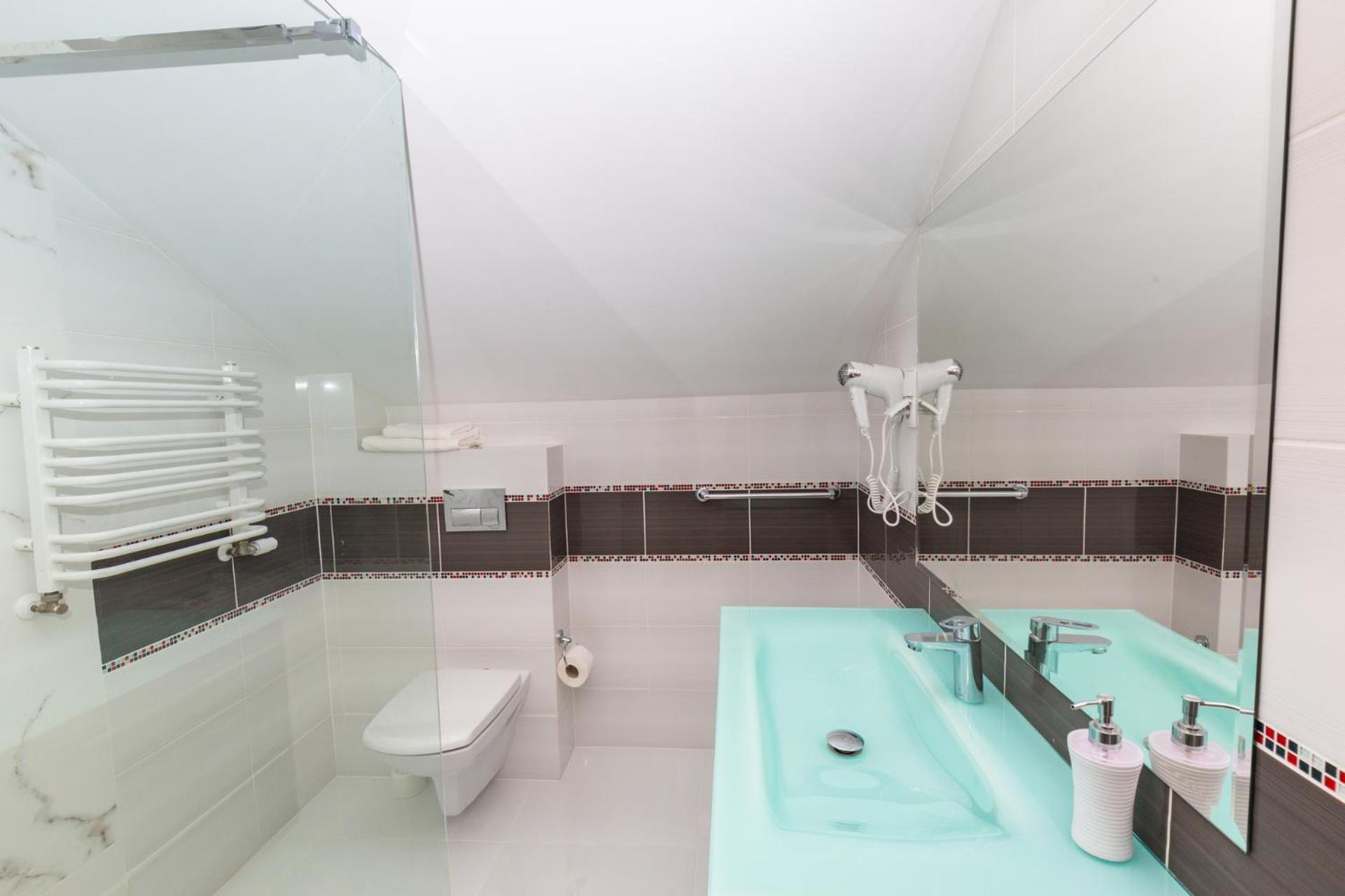 Standard Double Room - Photo 12