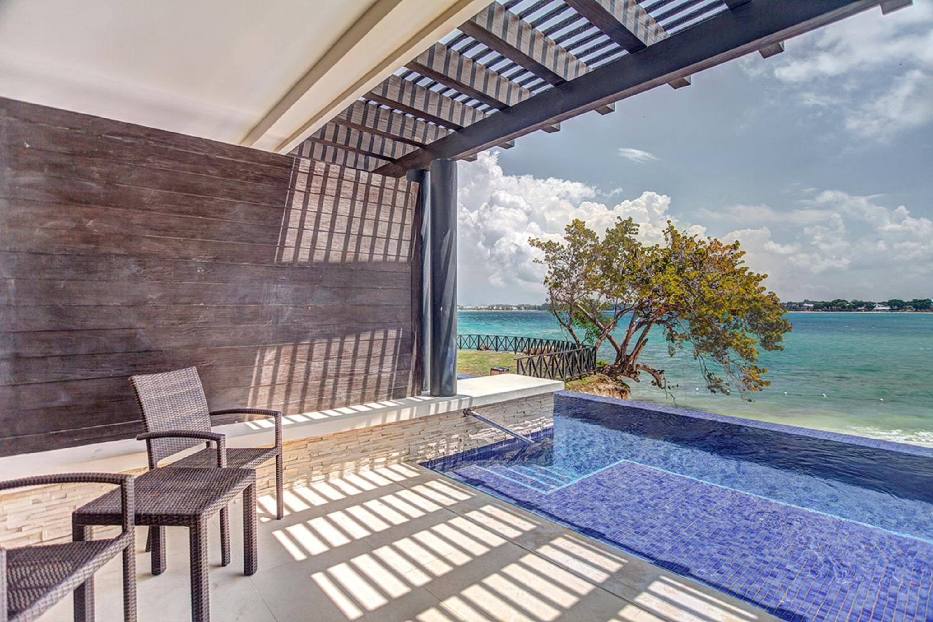 Luxury Junior Suite Swim Out photo 2