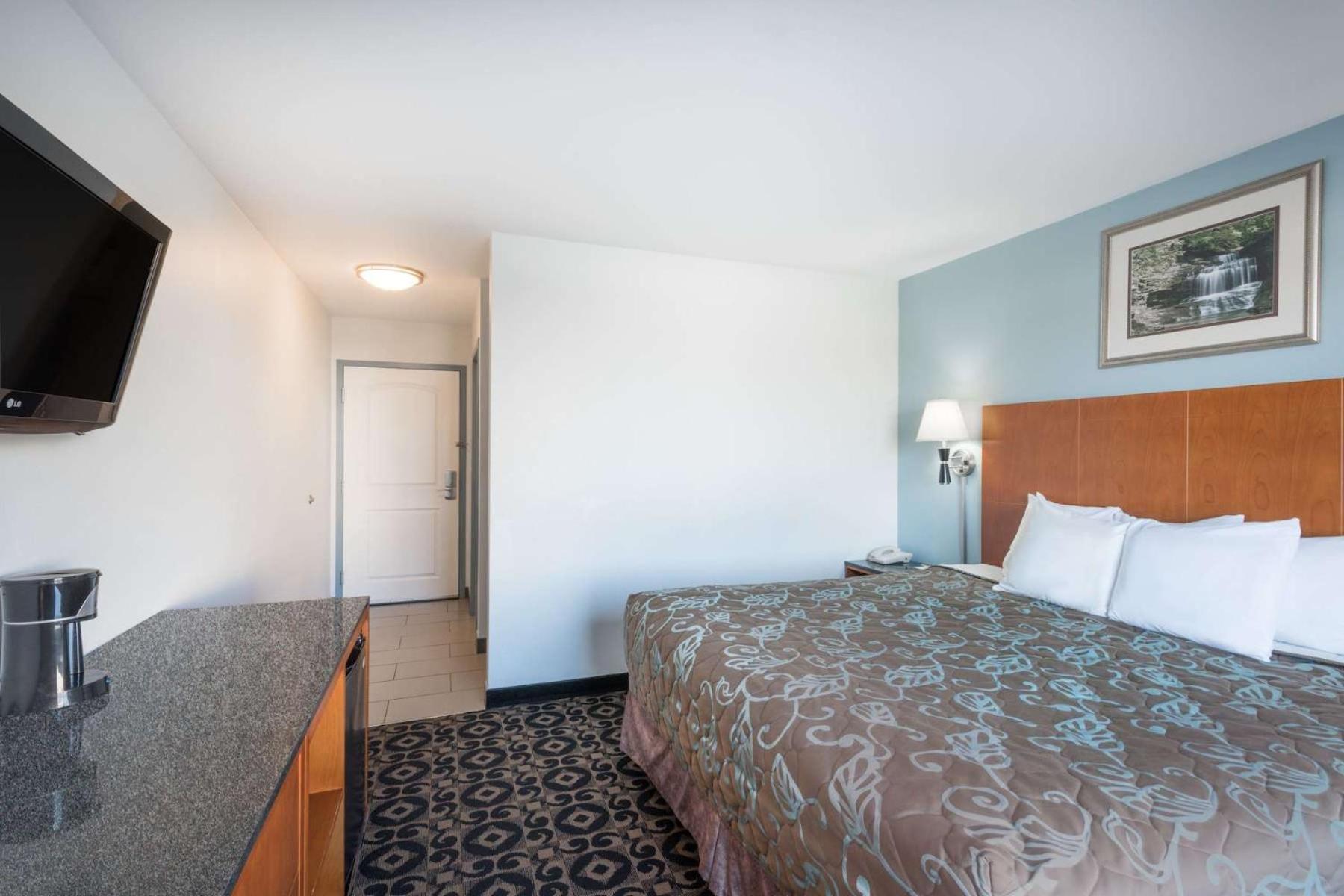 King Room - Non-Smoking - Photo 1